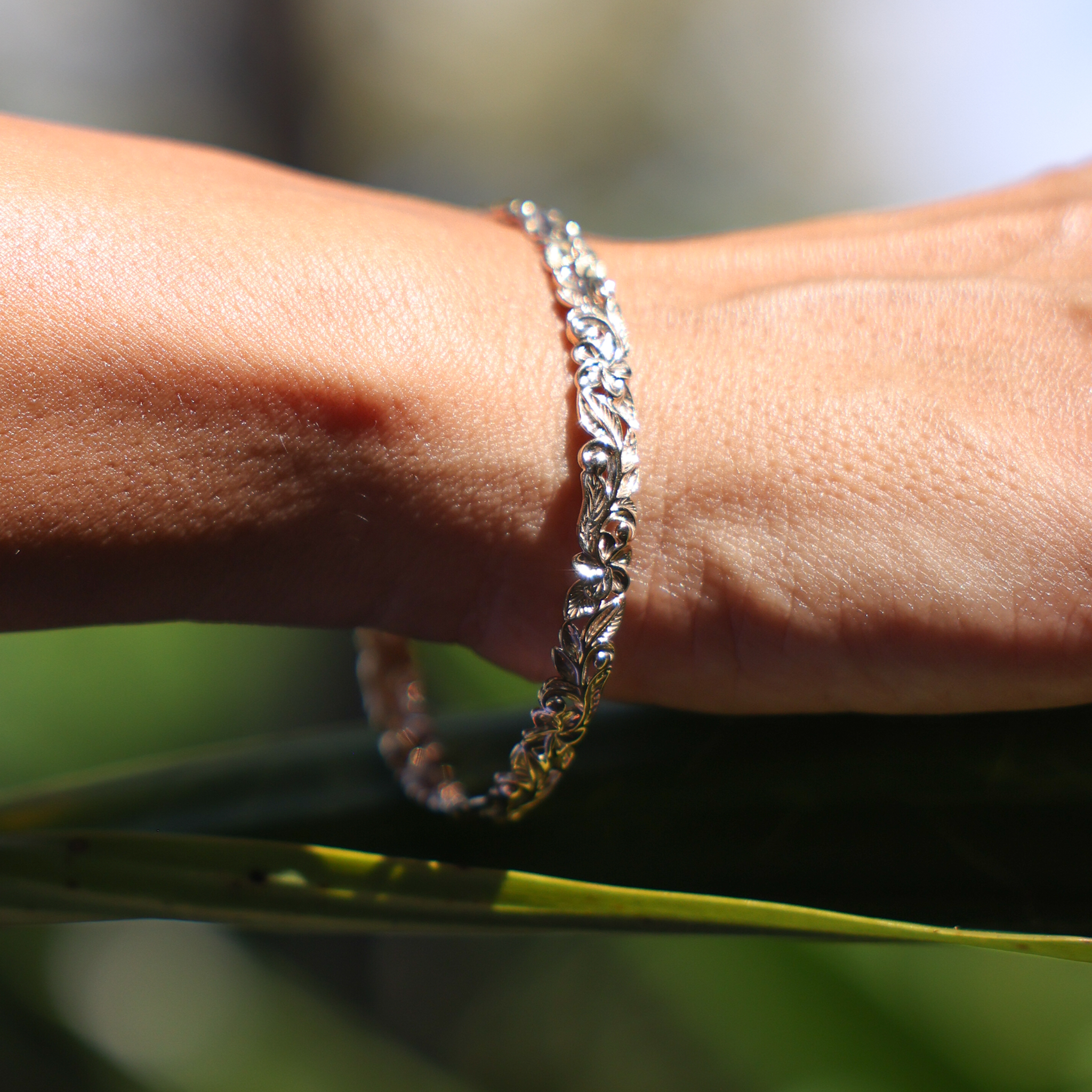 Hawaiian Heirloom Plumeria Bracelet in Gold - 6mm