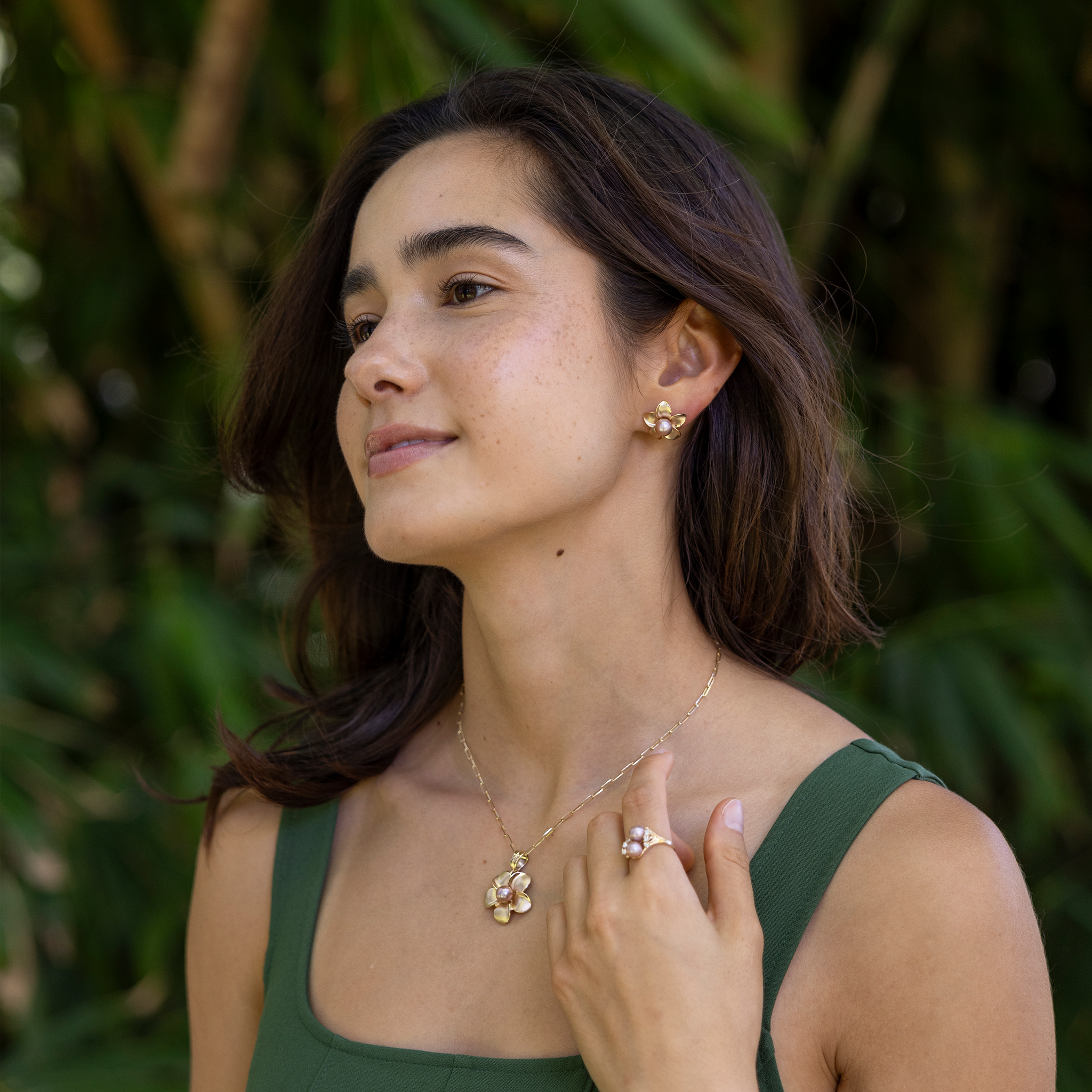 Pick A Pearl Plumeria Pendant in Gold - 23mm