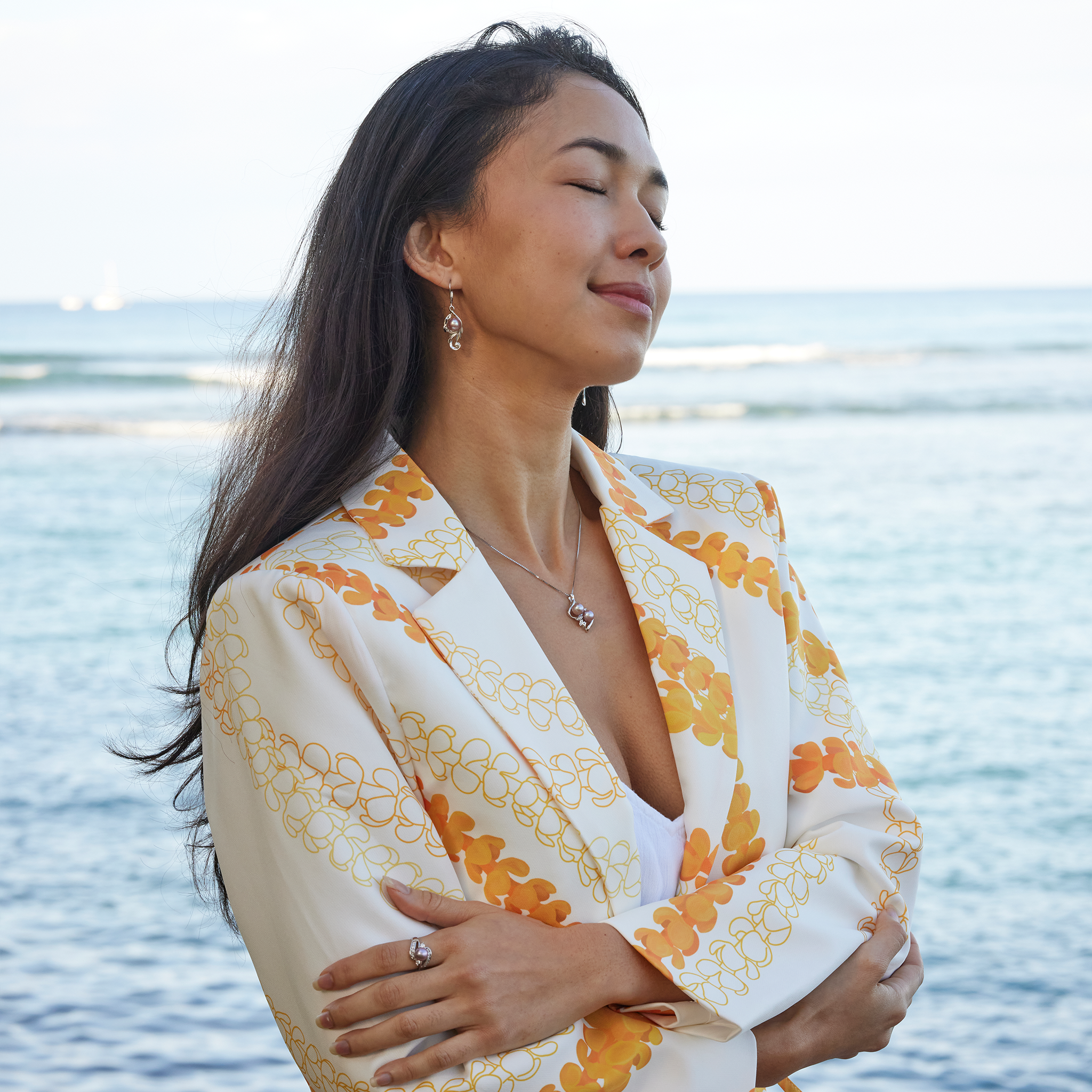 Pick A Pearl Maile Pendant in White Gold with Diamonds