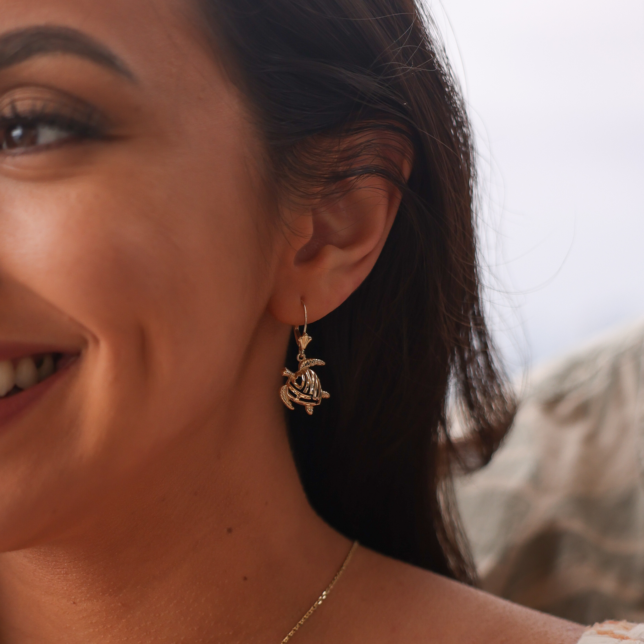 Honu Earrings in Gold - 15mm