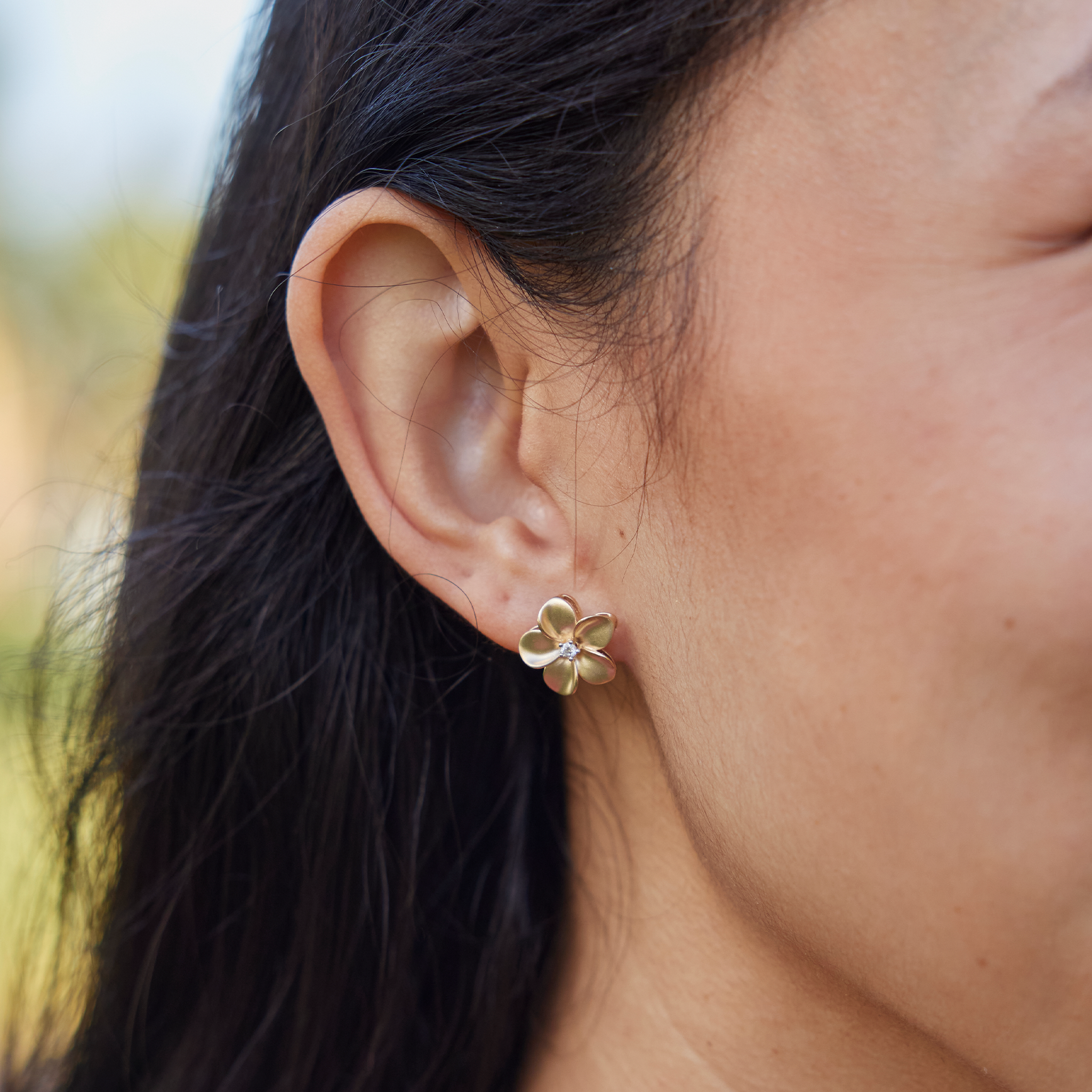 Plumeria Earrings in Gold with Diamonds - 13mm