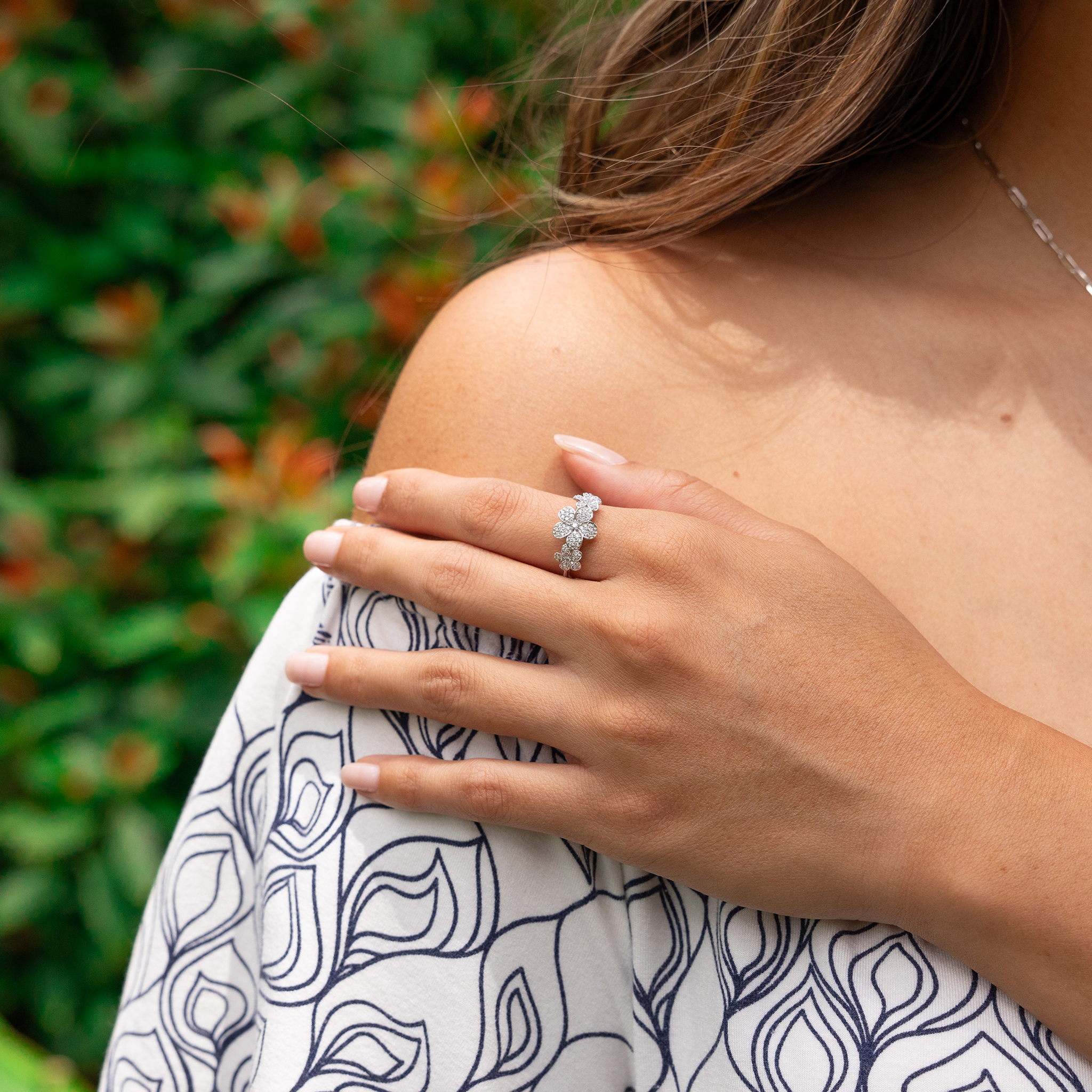 Plumeria Ring in White Gold with Diamonds - 10mm
