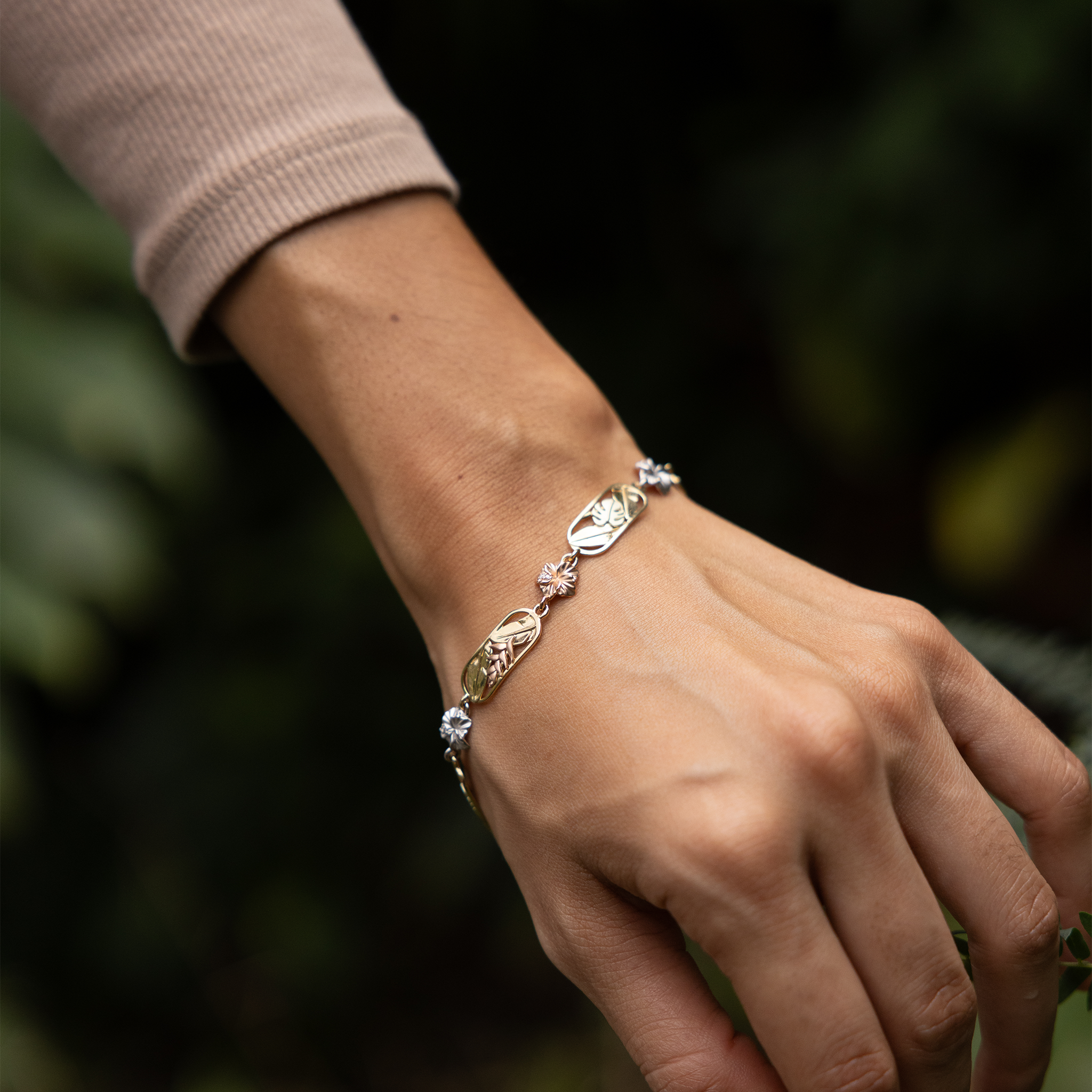 7.25-8.25" Adjustable Hawaiian Gardens Hibiscus Bracelet in Four Tone Gold with Diamonds