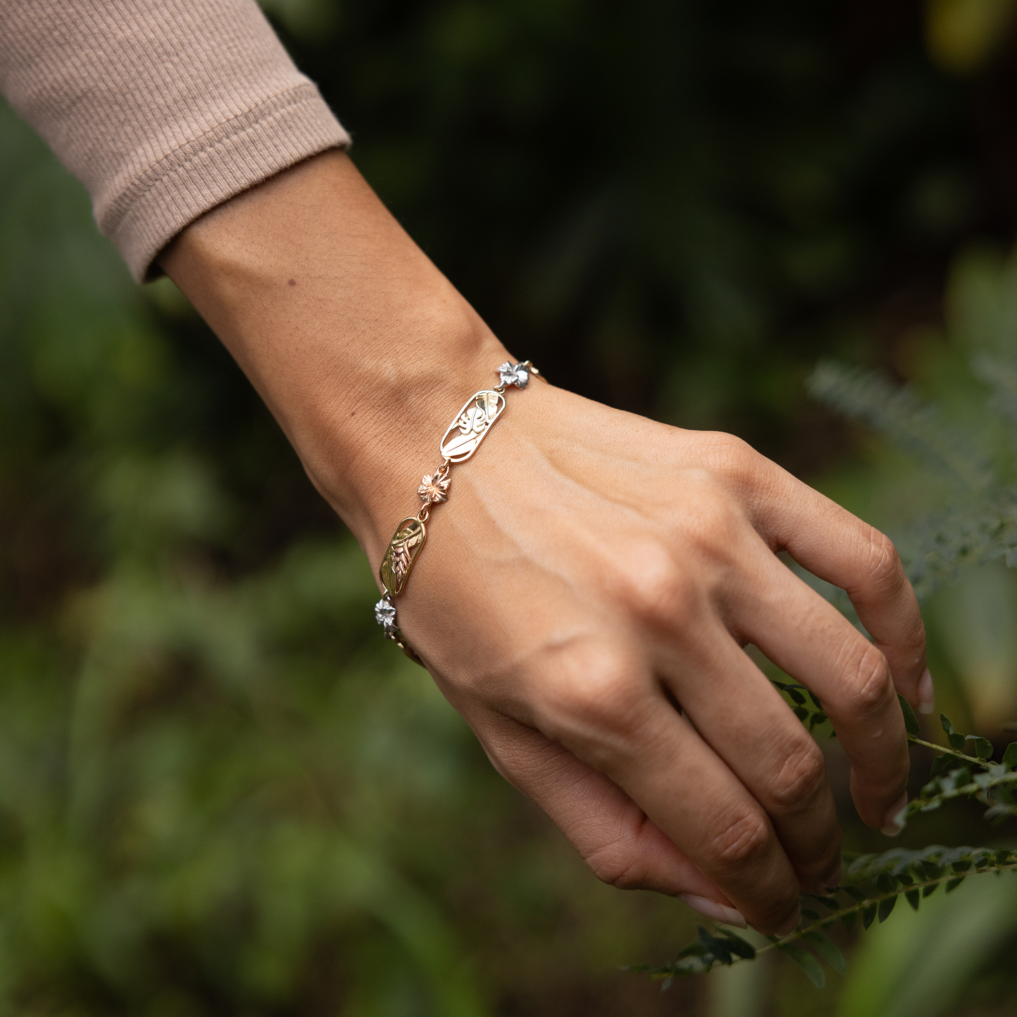 7.25-8.25" Adjustable Hawaiian Gardens Hibiscus Bracelet in Four Tone Gold with Diamonds