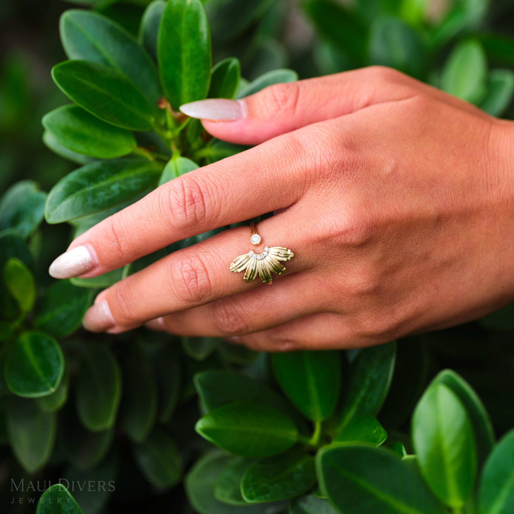 Mountain Naupaka Ring in Gold with Diamonds