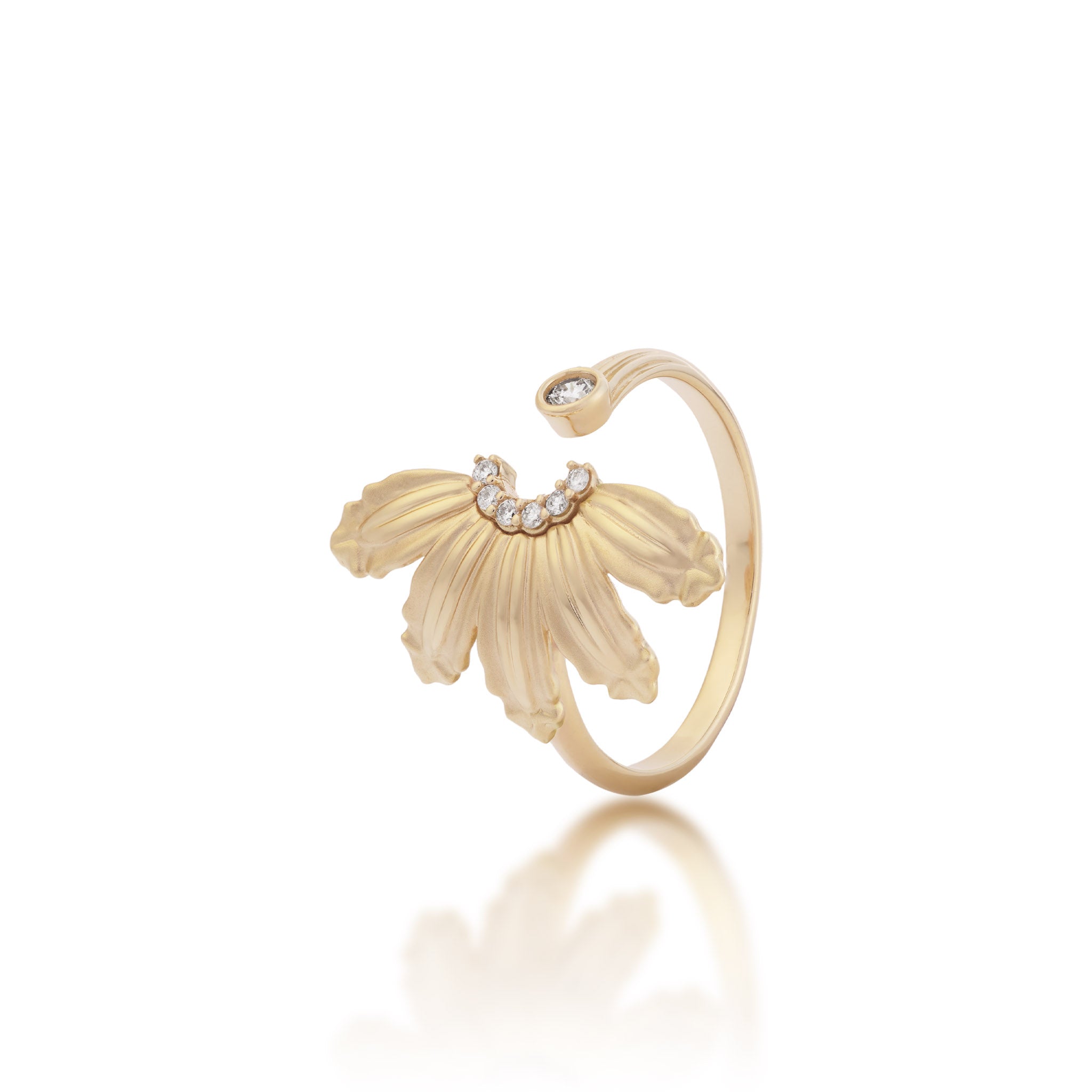 Mountain Naupaka Ring in Gold with Diamonds