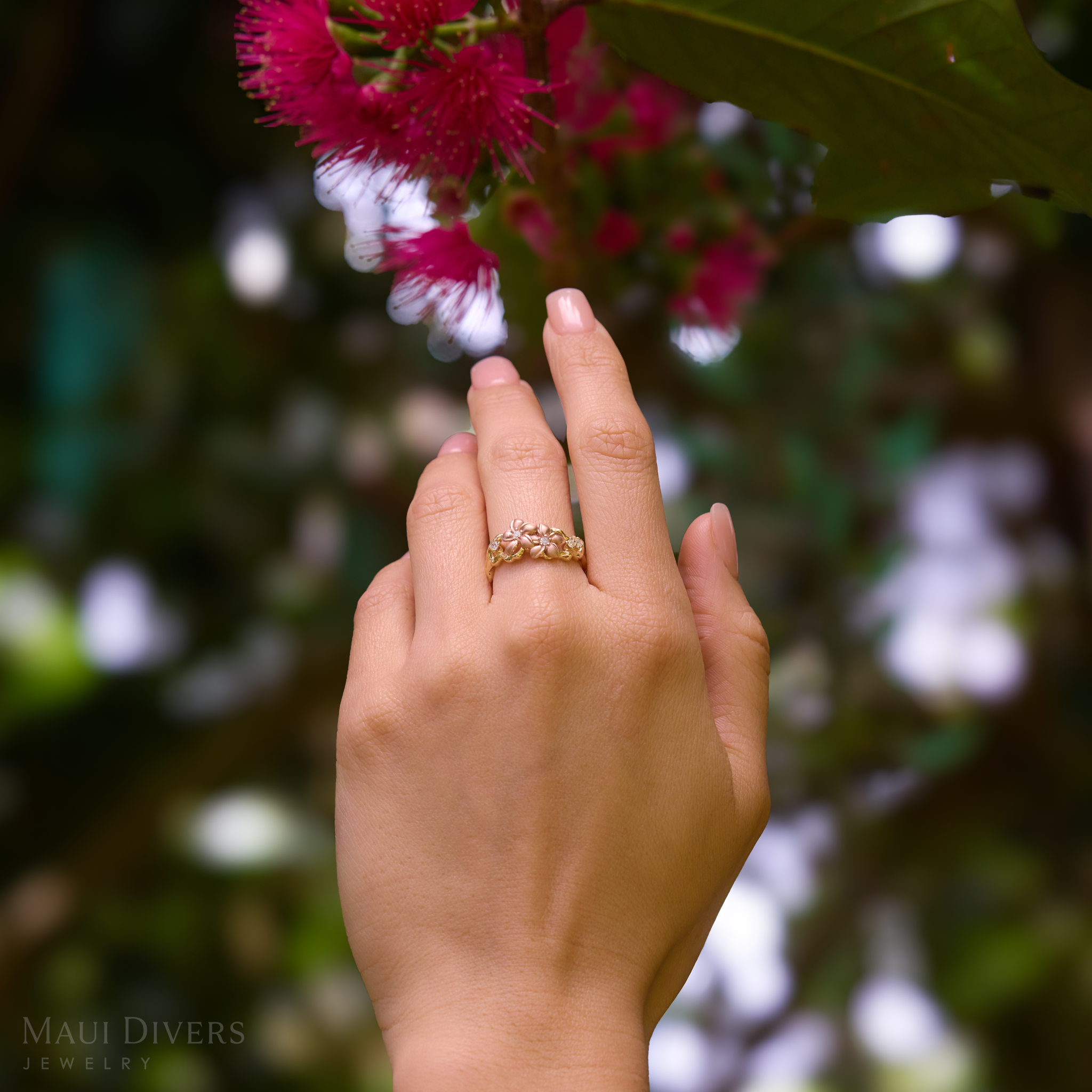 ダイヤモンドと2つのトーンゴールドのプルメリアリング - 10mm