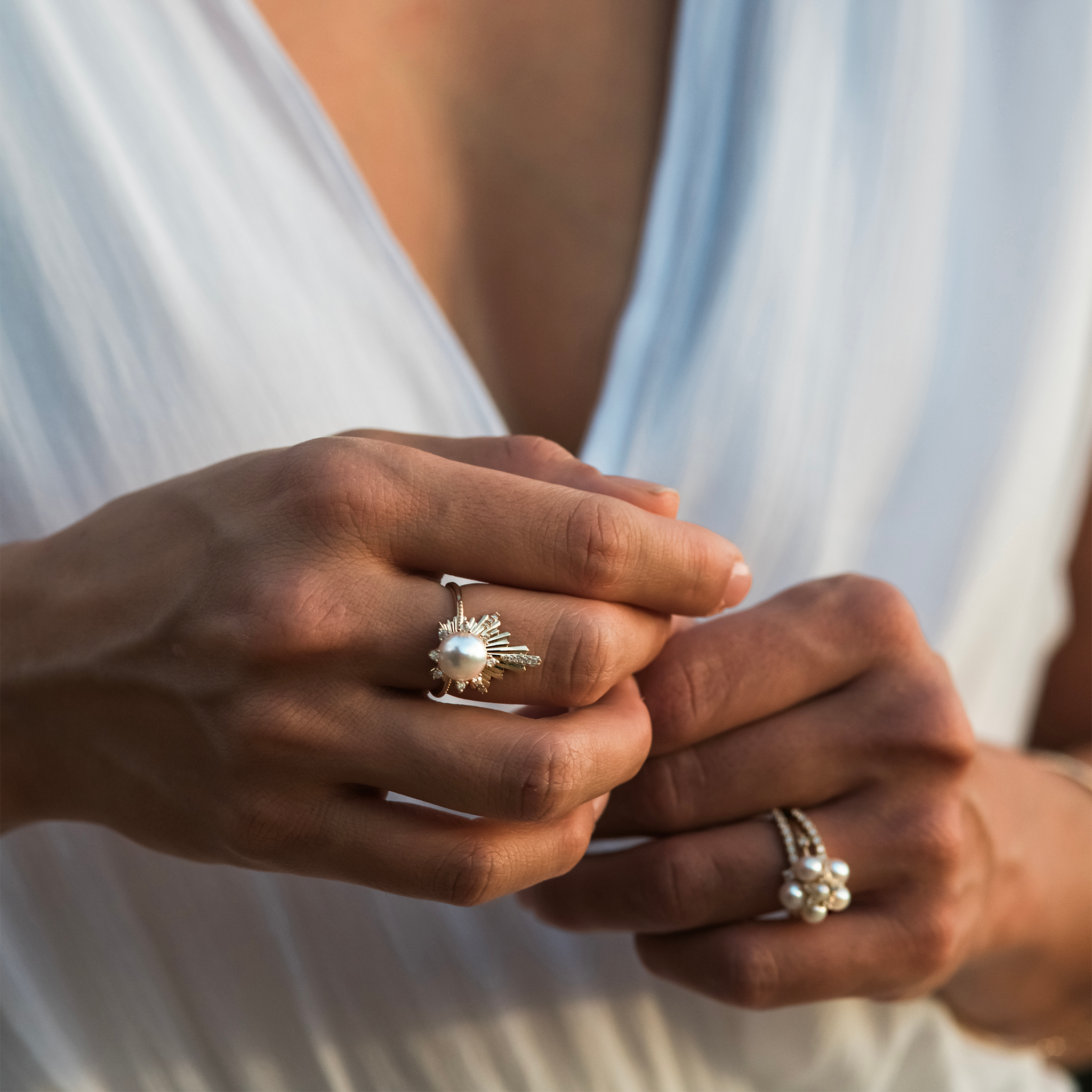 E Hoʻāla Akoya White Pearl Ring in Gold with Diamonds - 21mm