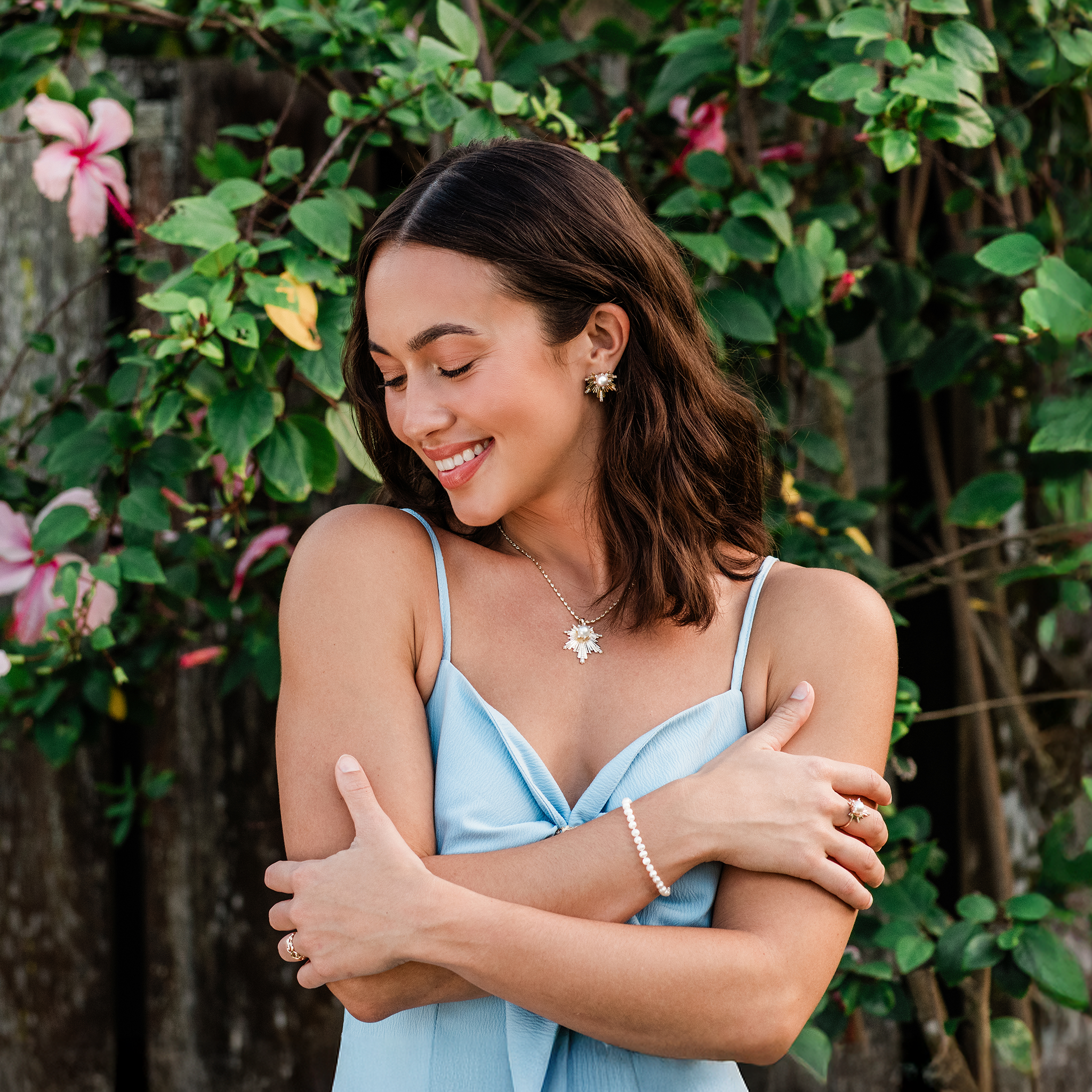 E Hoʻāla Akoya White Pearl Pendant in Gold with Diamonds - 27mm