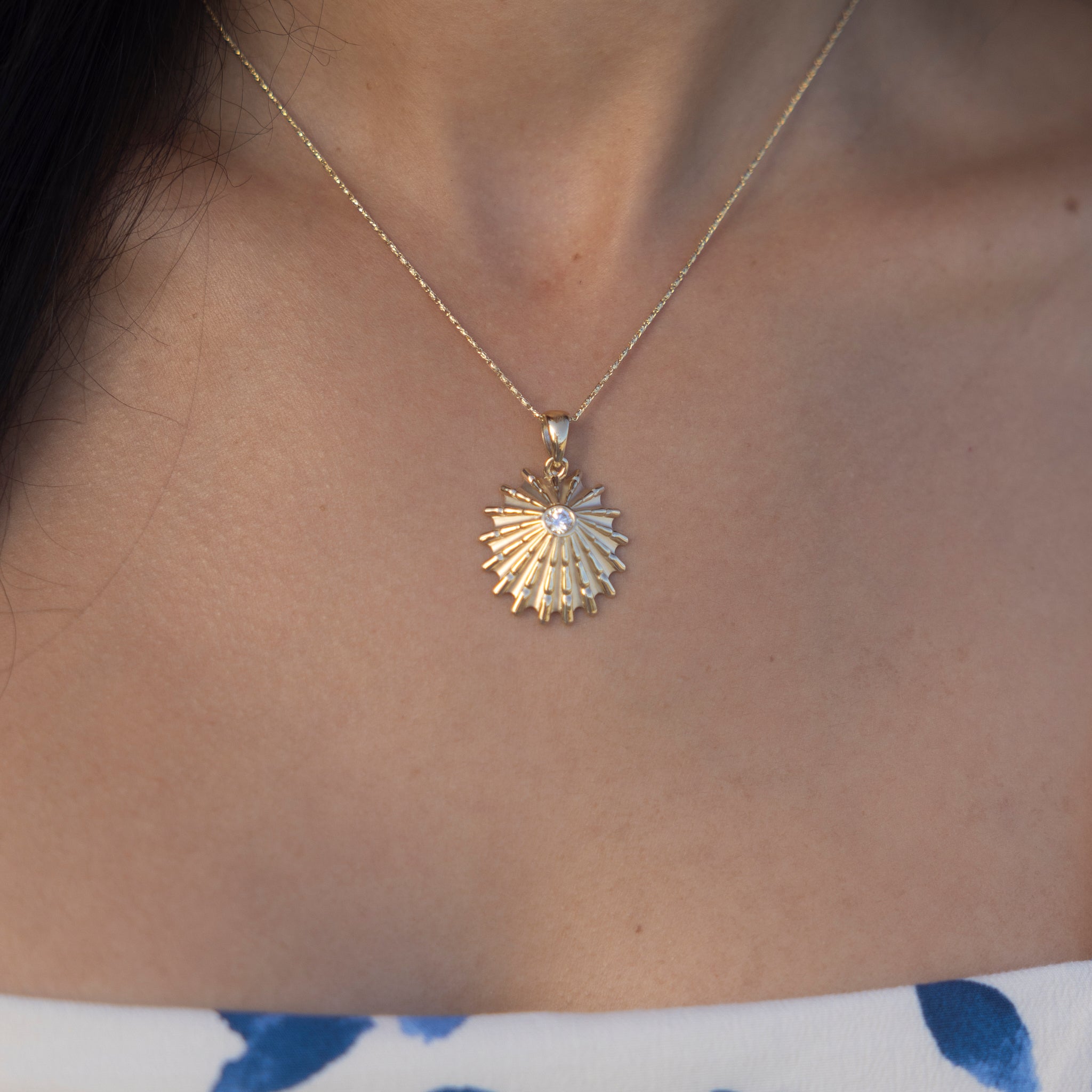 ʻOpihi Pendant in Gold with Lab Grown Diamond - 25mm