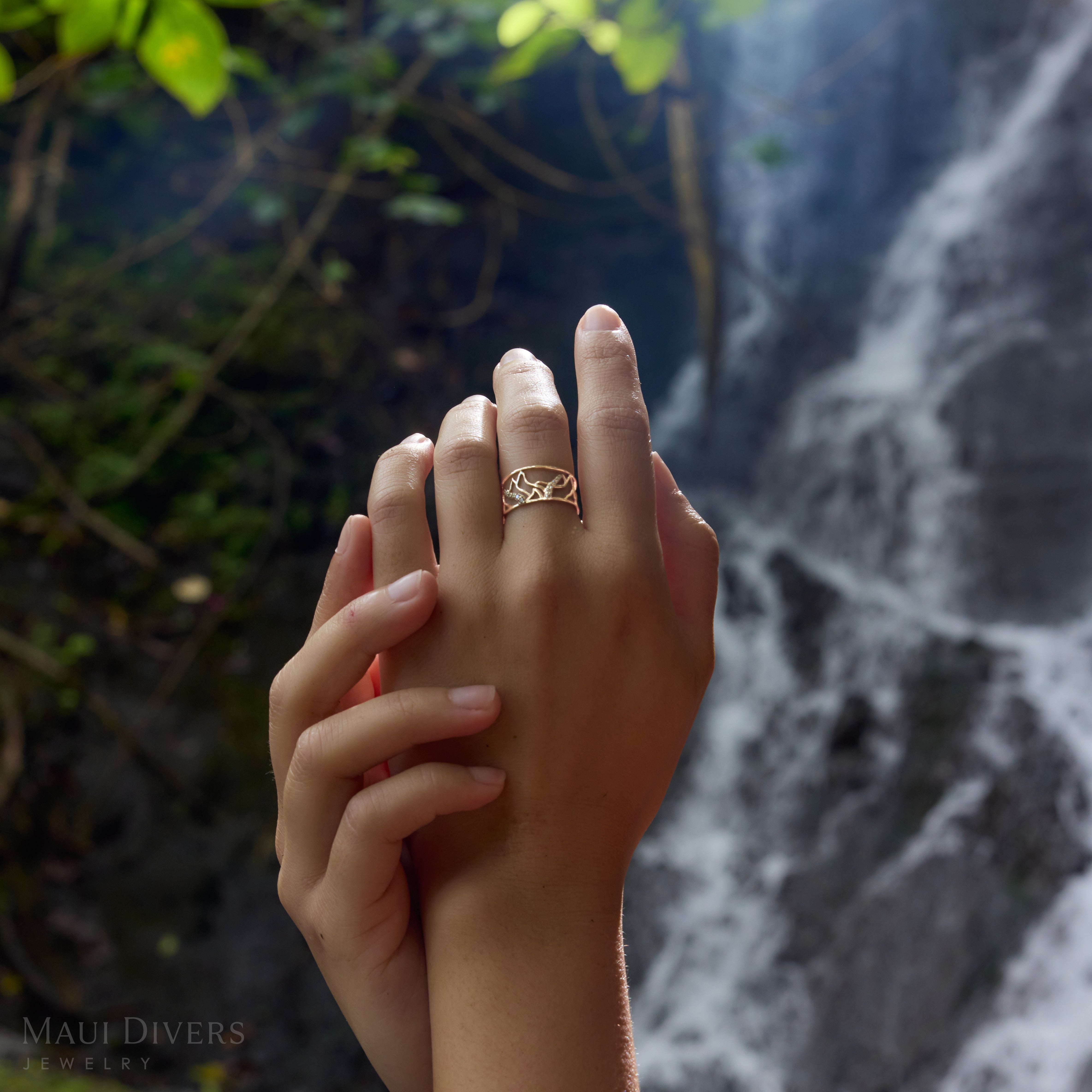 Koʻolau Waterfall Ring in Gold with Diamonds - 10mm