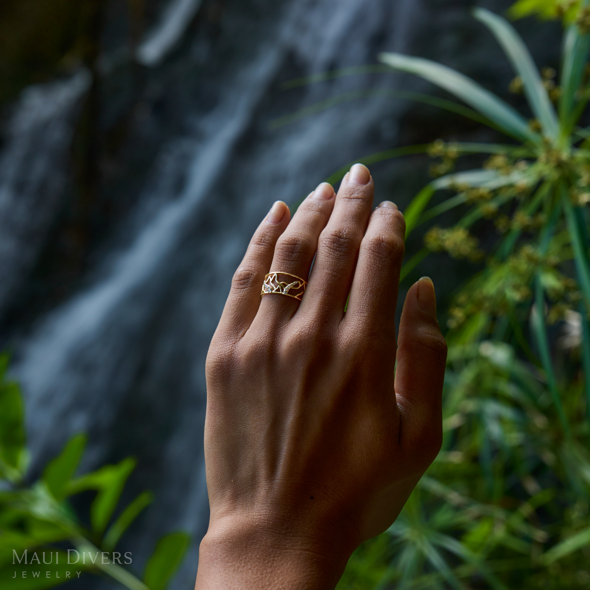 Koʻolau Waterfall Ring in Gold with Diamonds - 10mm