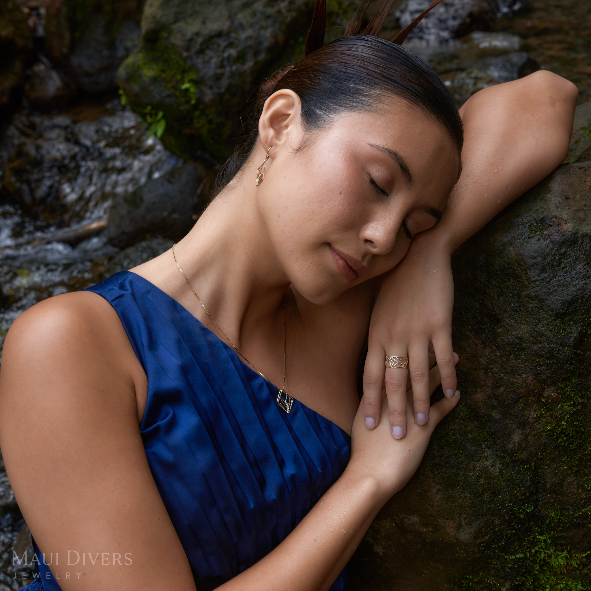 Koʻolau Waterfall Earrings in Gold with Diamonds - 22mm