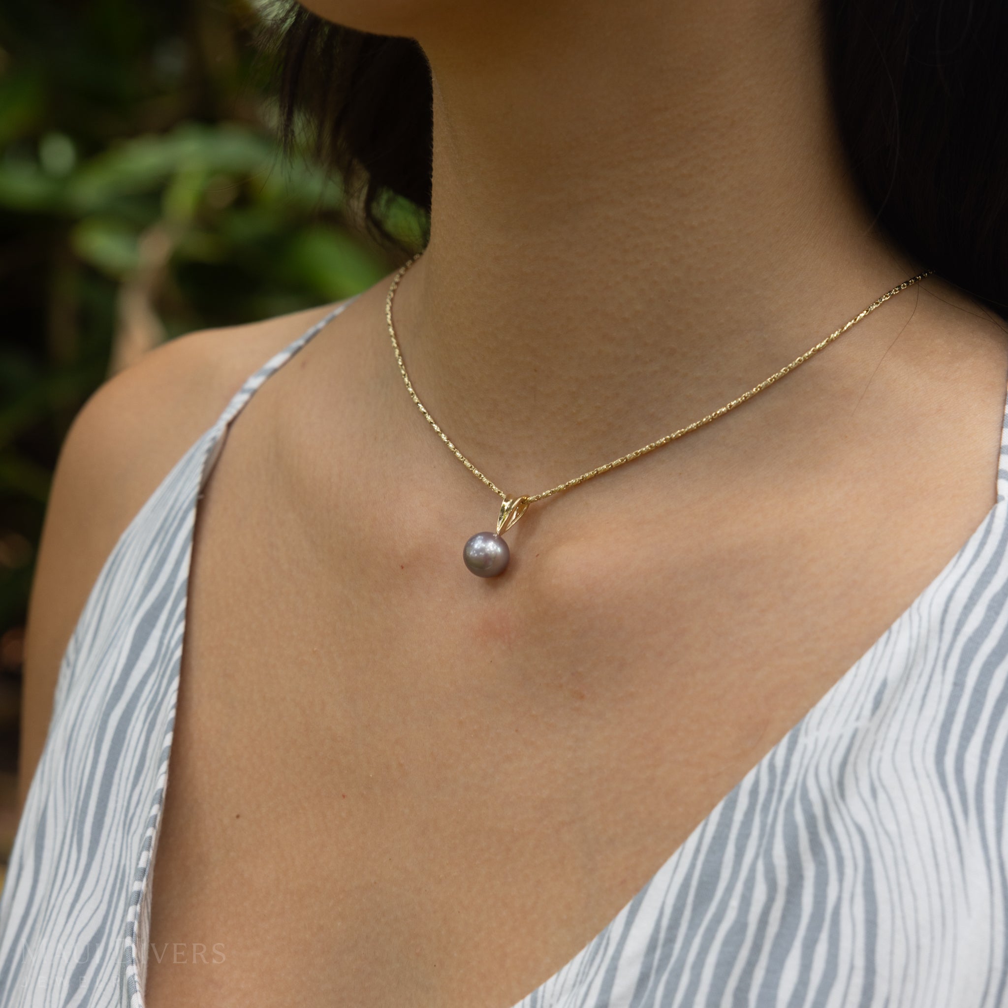 Lilac Freshwater Pearl Pendant in Gold - 10-11mm