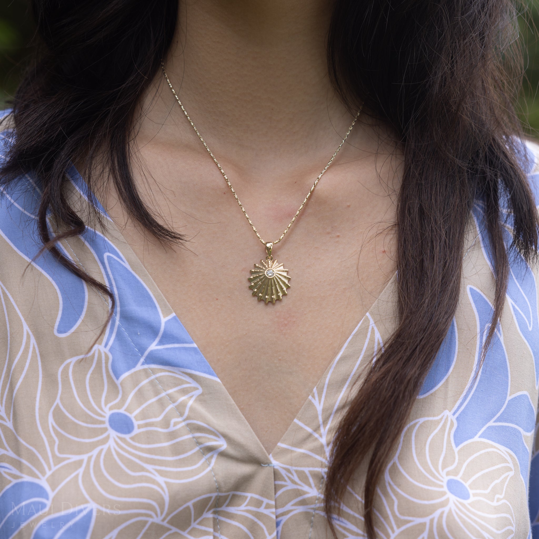 ʻOpihi Pendant in Gold with Lab Grown Diamond - 25mm
