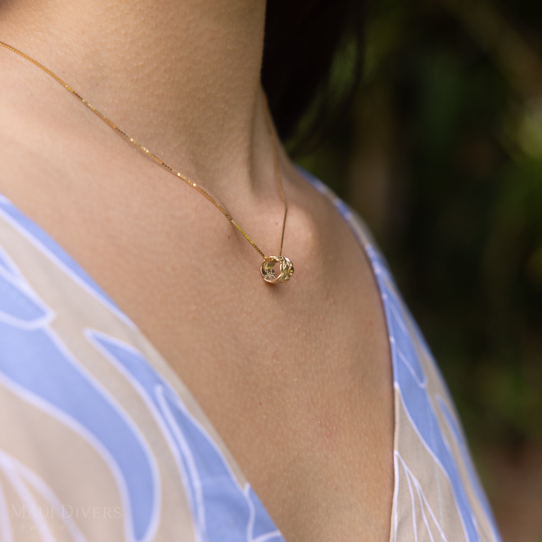 Hawaiian Heirloom Maile Scroll Barrel Pendant in Gold - 8mm