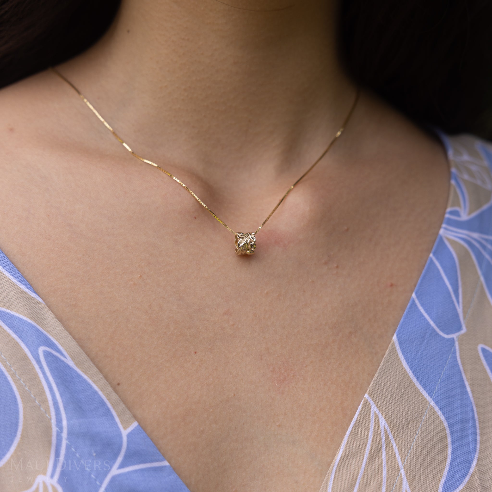 Hawaiian Heirloom Maile Scroll Barrel Pendant in Gold - 8mm
