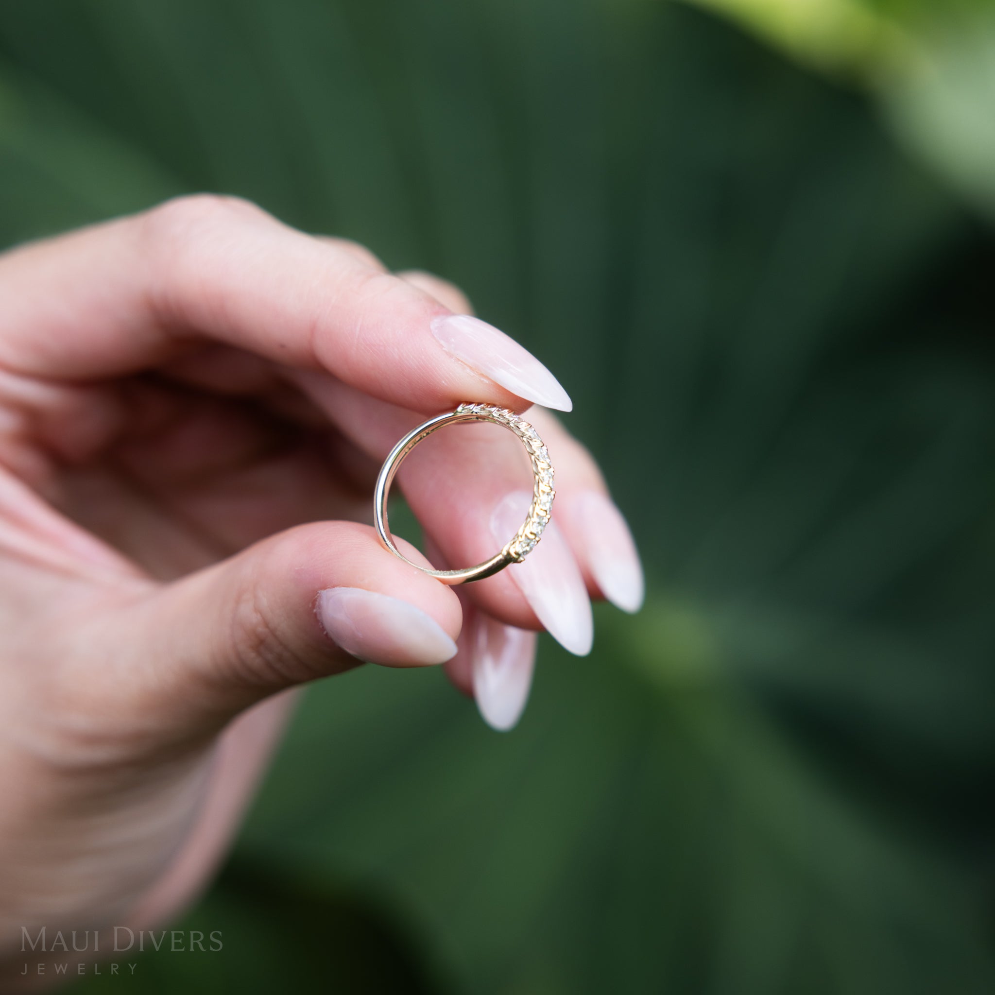 Hidden Hawaiʻi Maile Anniversary Ring in Gold with Lab Grown Diamonds - 3mm