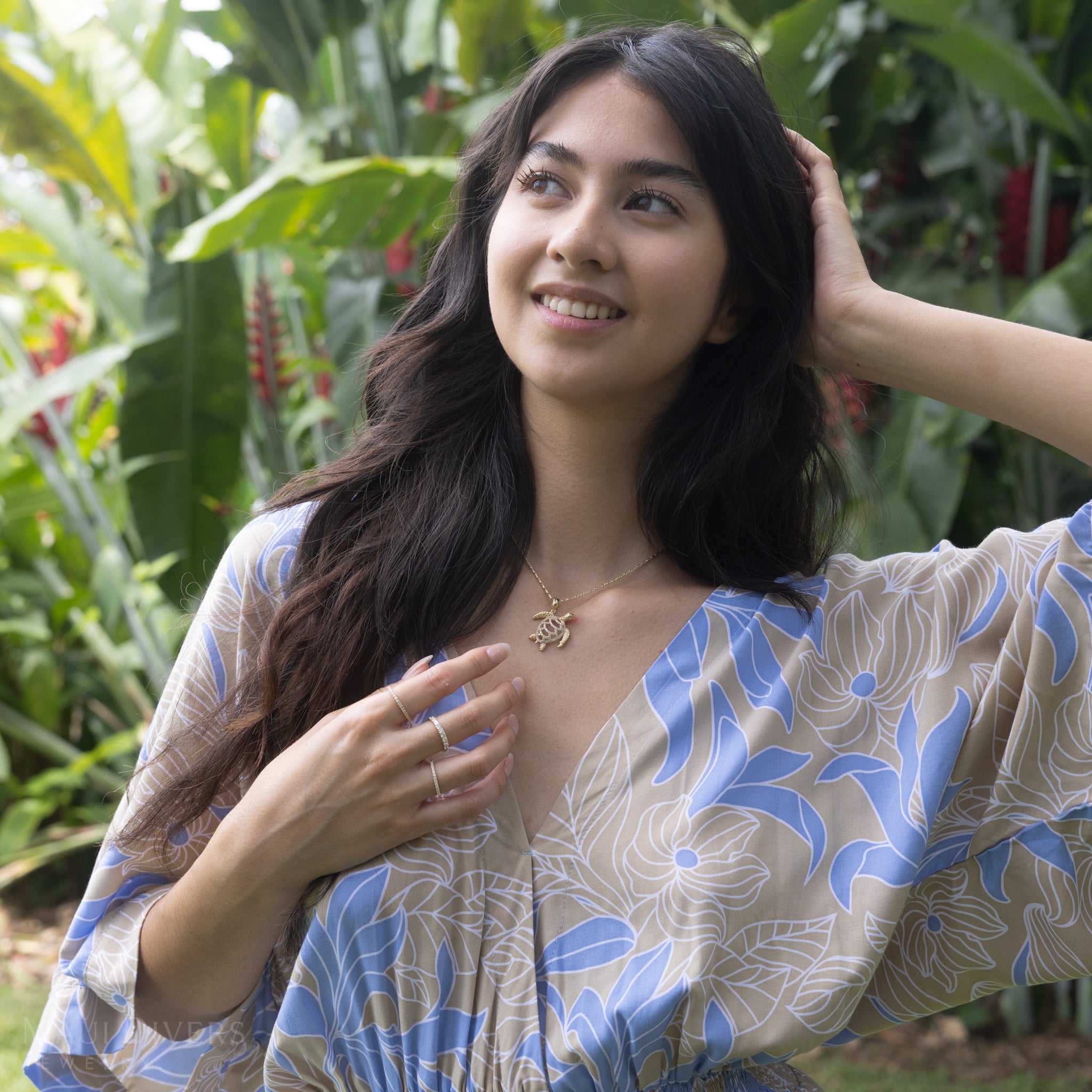 Honu Pendant in Gold with Diamonds - 28mm