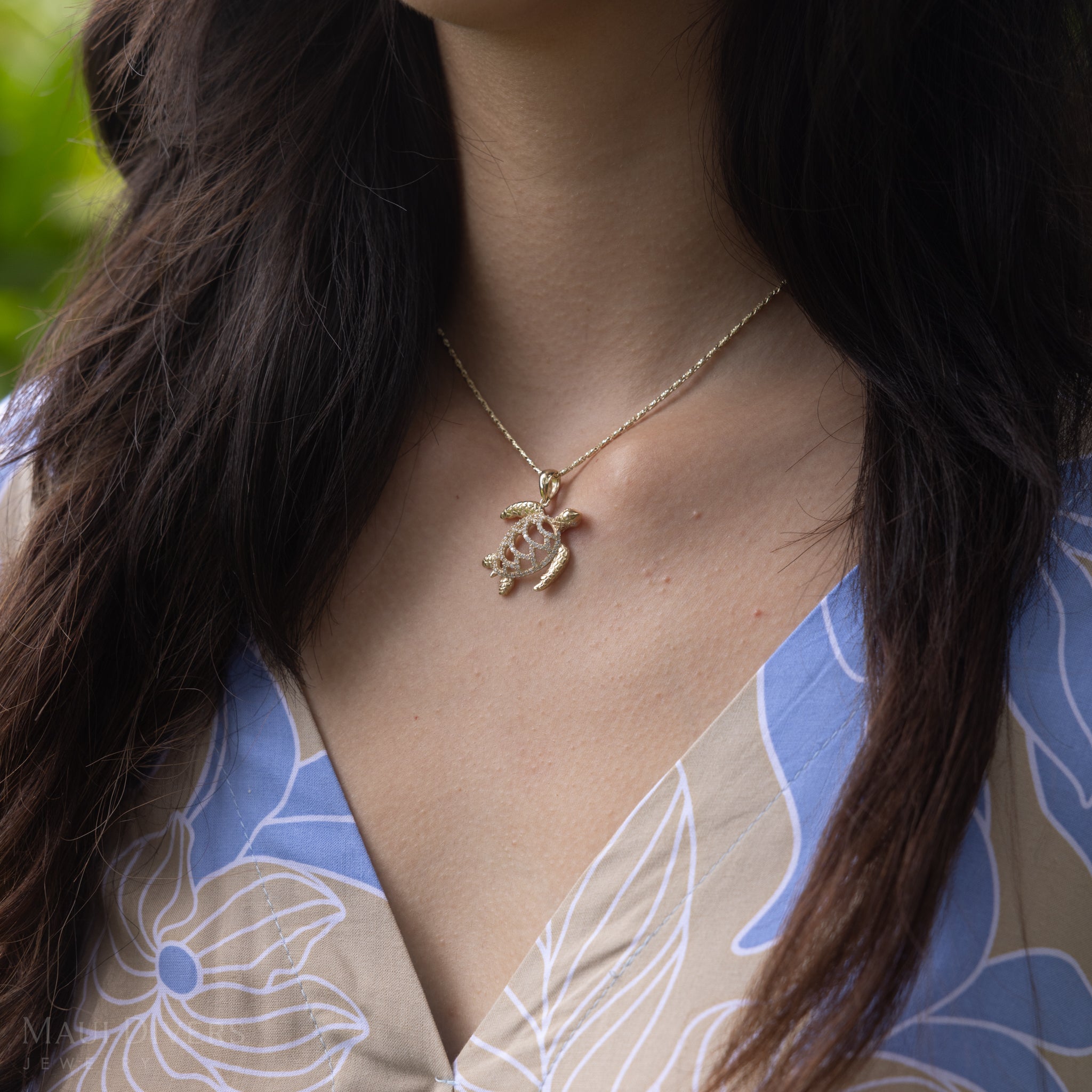 Honu Pendant in Gold with Diamonds - 28mm