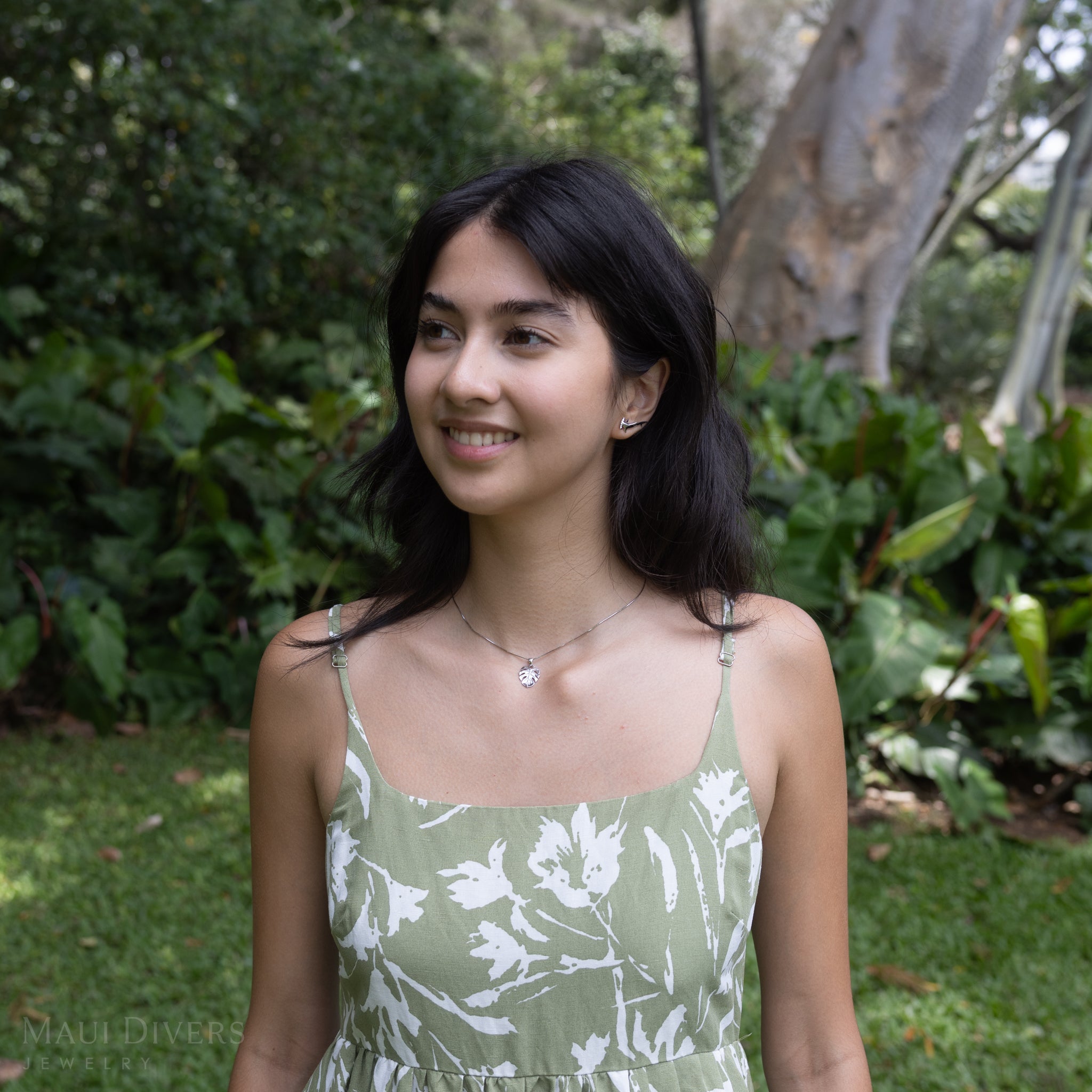 Monstera Pendant in Sterling Silver - 18mm