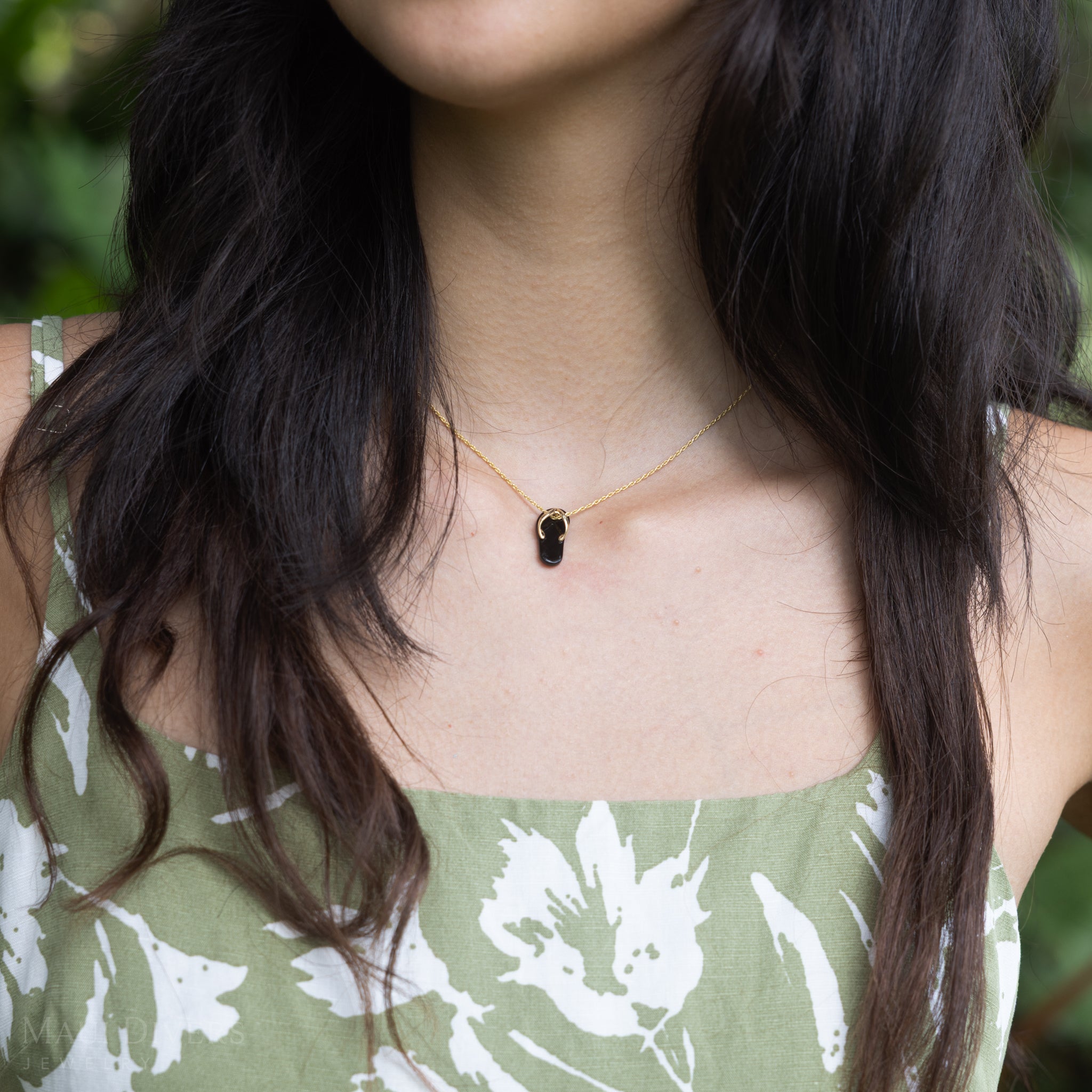 Black Coral Slipper Pendant in Gold - 20mm