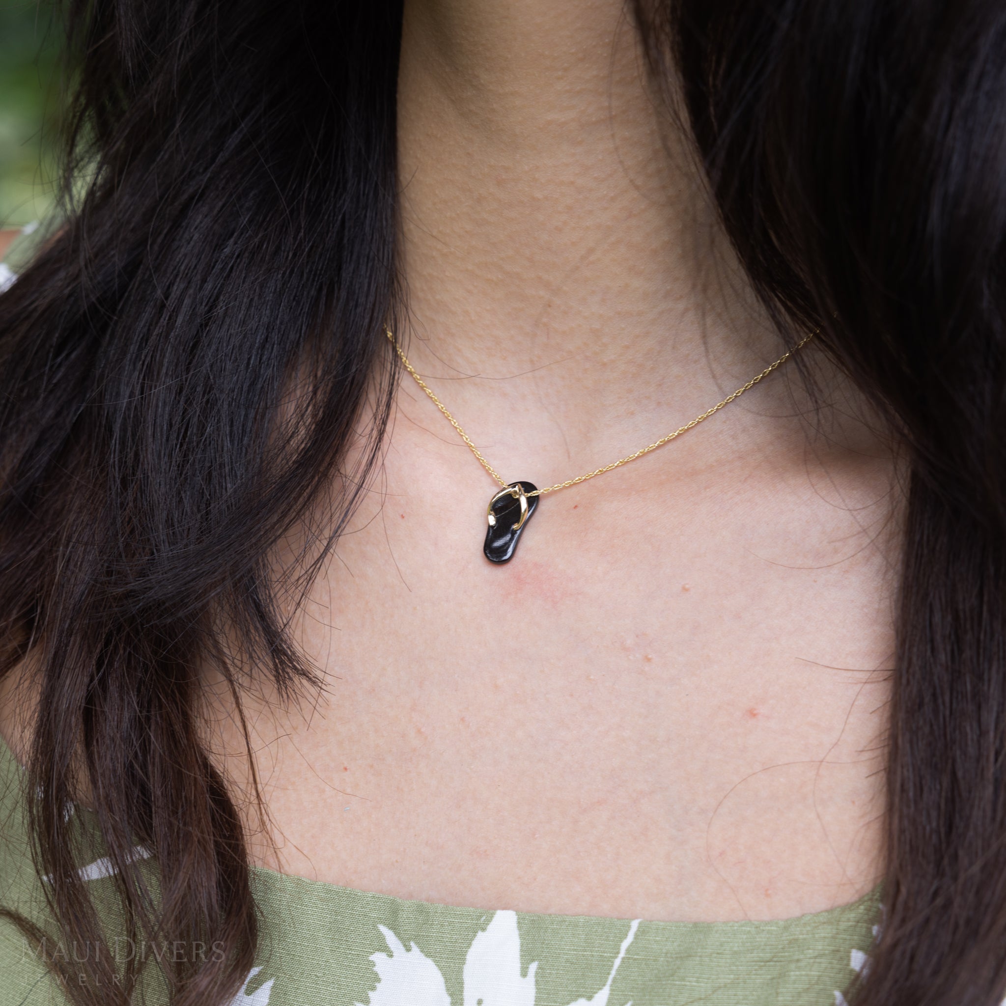 Black Coral Slipper Pendant in Gold - 20mm