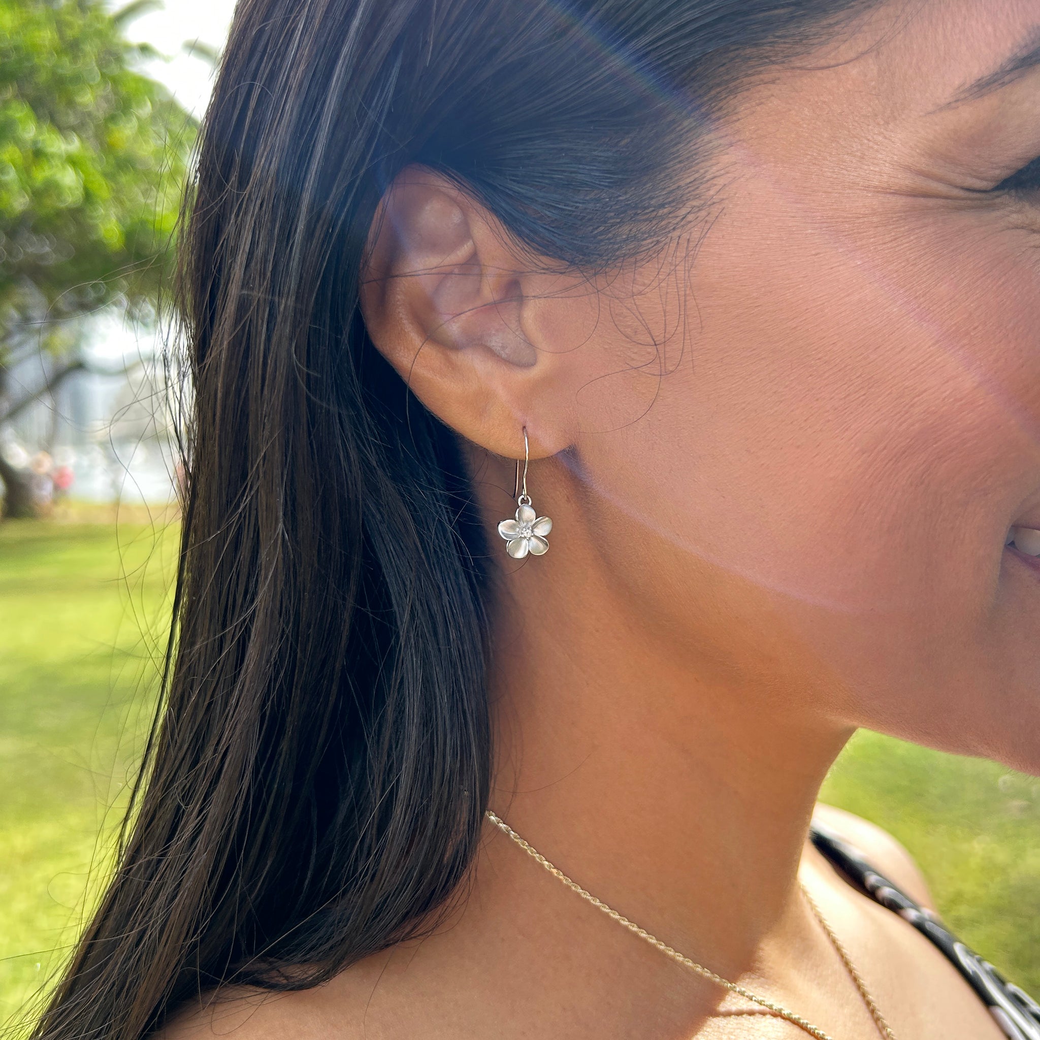 Plumeria Earrings in White Gold with Diamonds - 11mm
