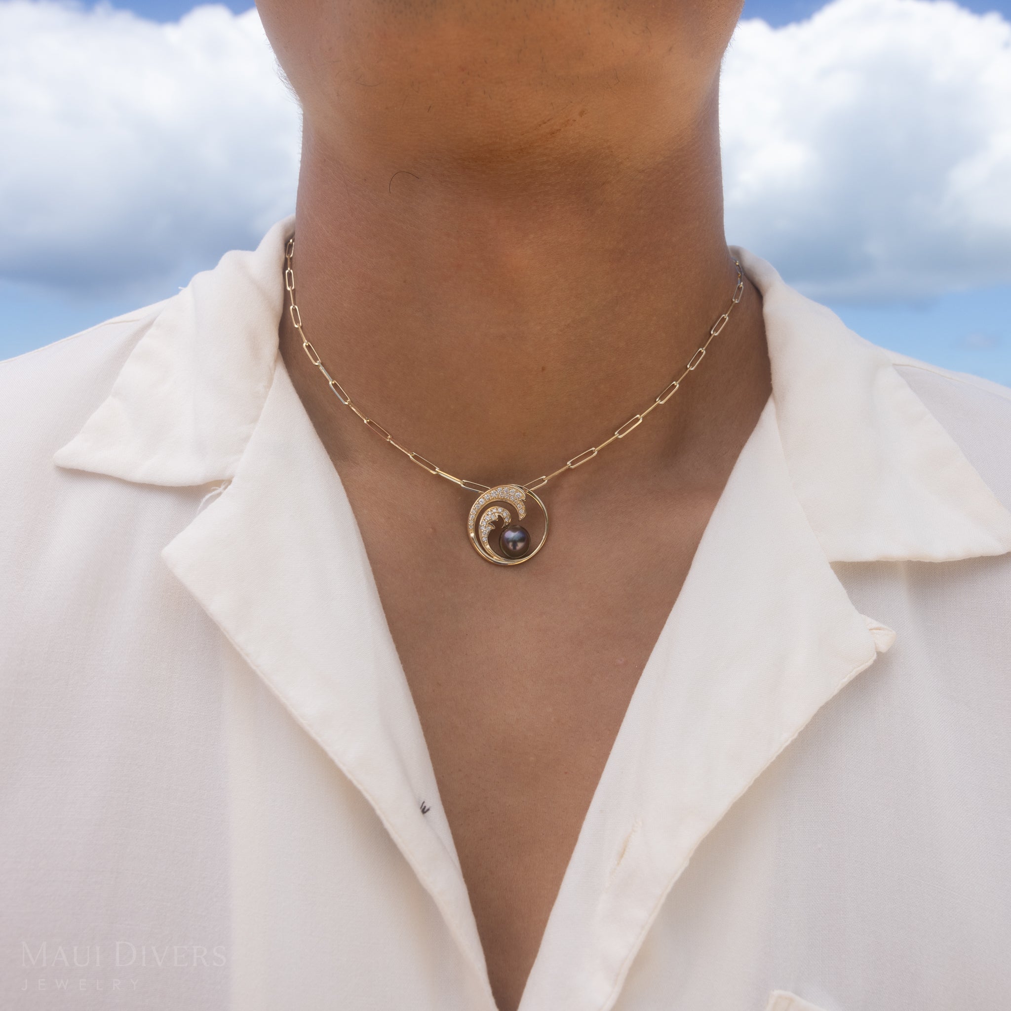 Nalu Tahitian Black Pearl Pendant in Gold with Diamonds - 24mm
