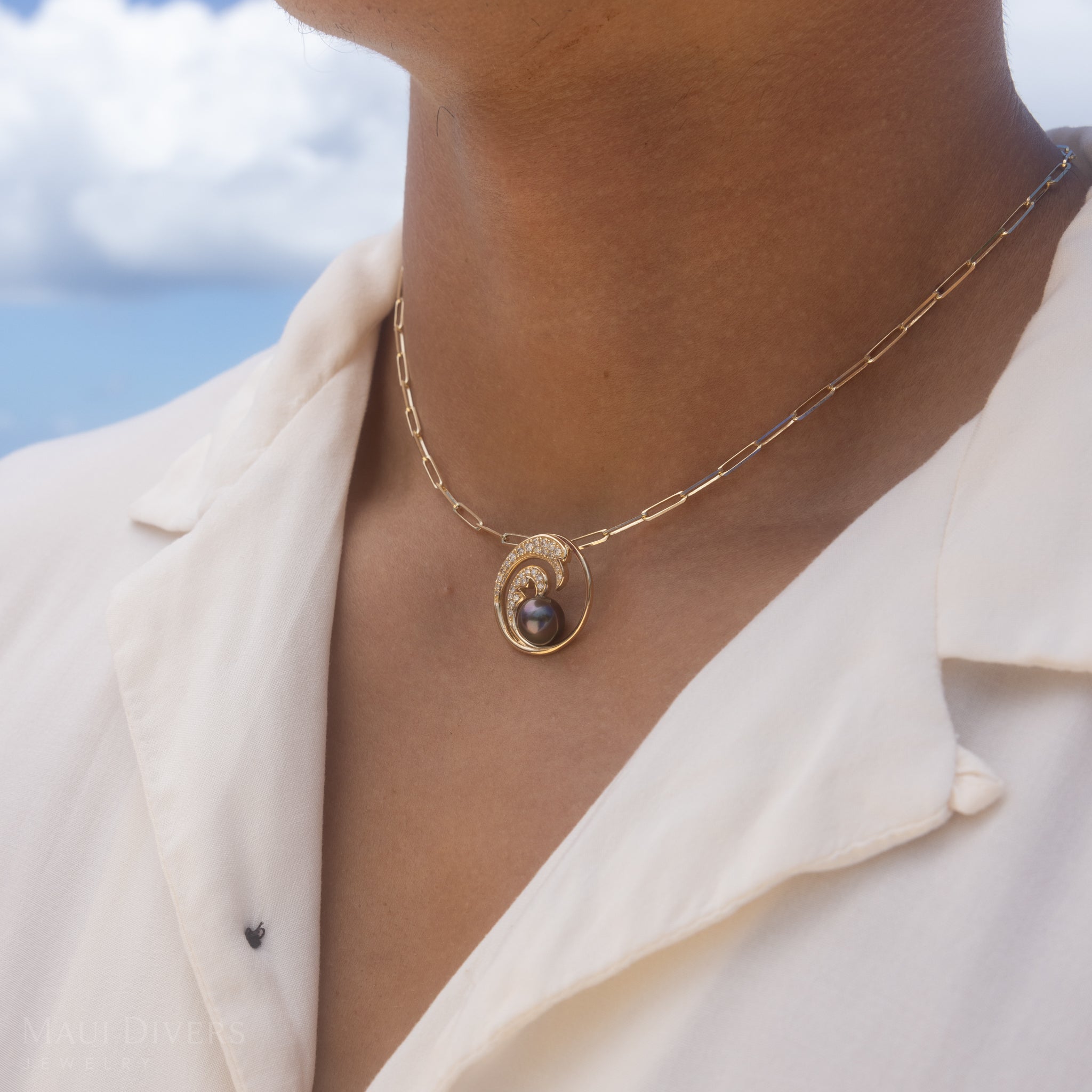 Nalu Tahitian Black Pearl Pendant in Gold with Diamonds - 24mm