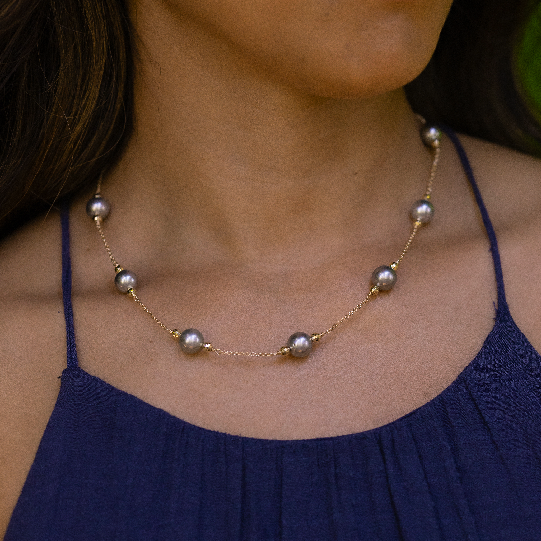 17.5-18" Tahitian Black Pearl Necklace in Gold - 9-10mm