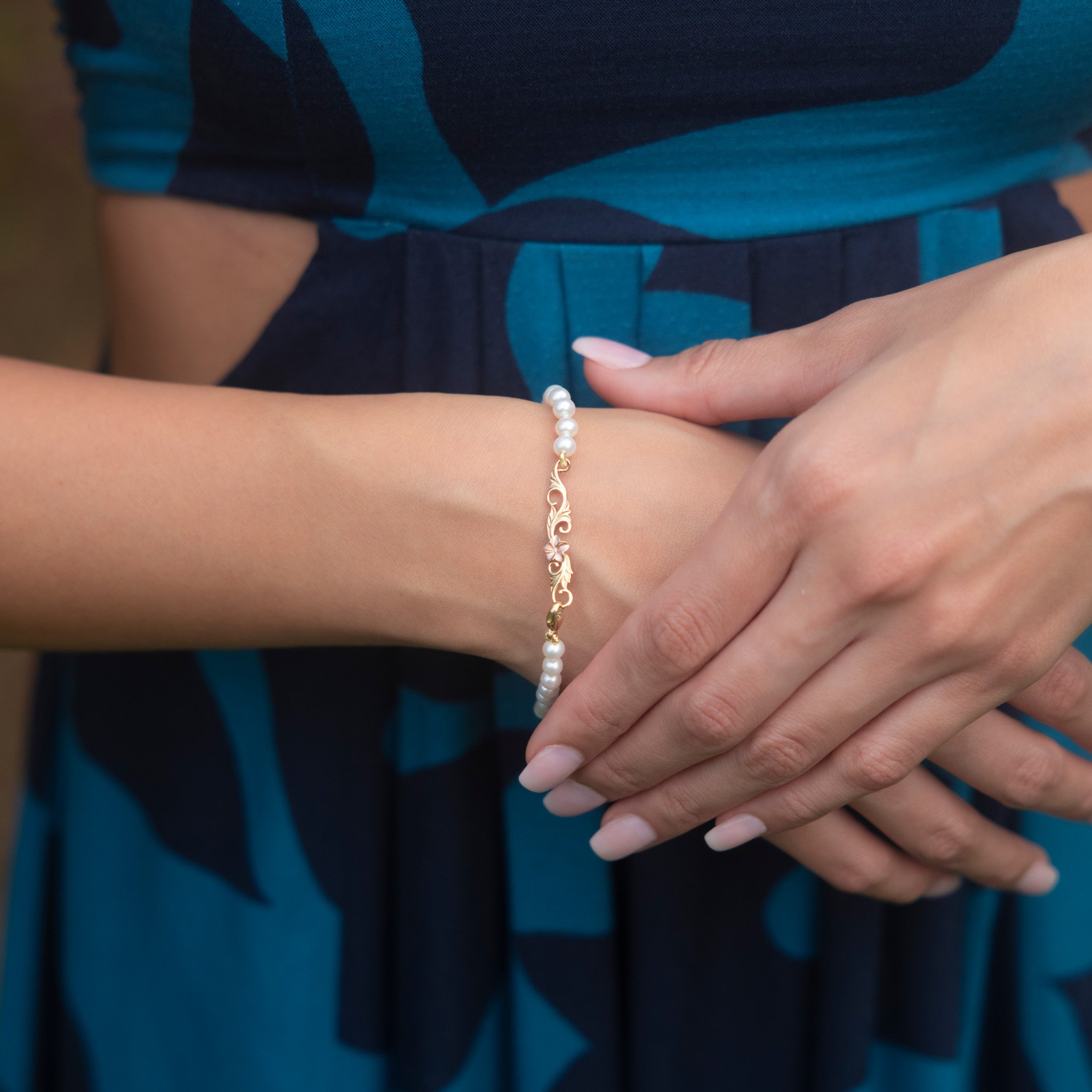 7-7.5" Hawaiian Heirloom Plumeria Freshwater White Pearl Bracelet in Two Tone Gold with Diamond