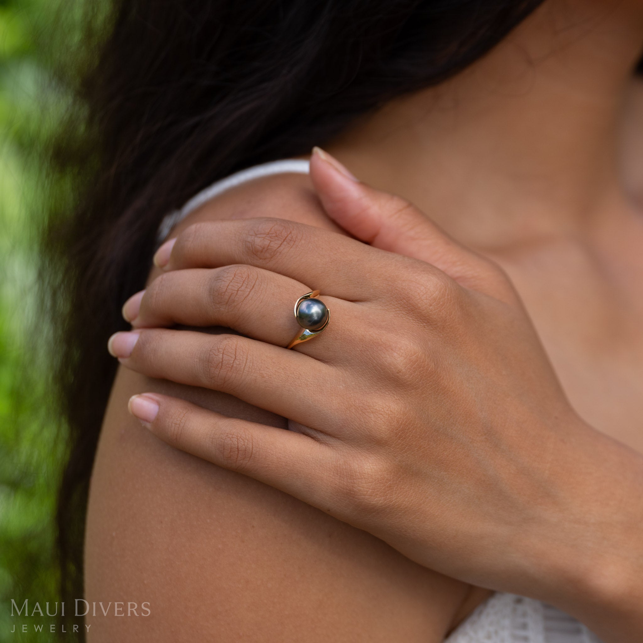 Tahitian Black Pearl Ring in Gold - 9-10mm