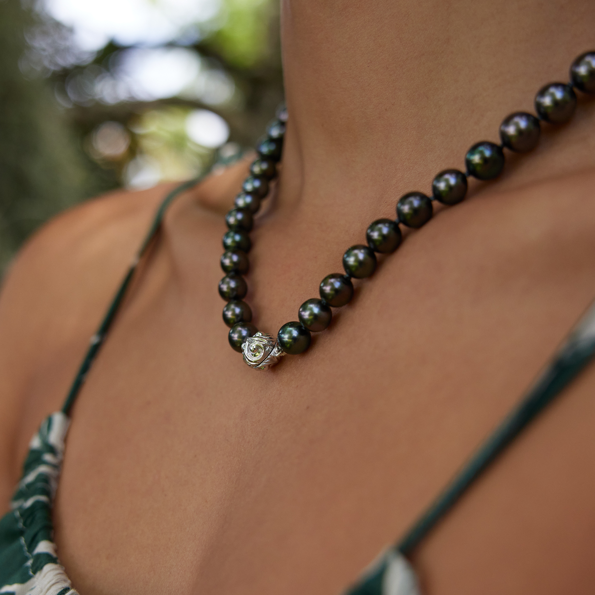 17-19" Tahitian Black Pearl Strand with Magnetic White Gold Clasp - 8-11mm