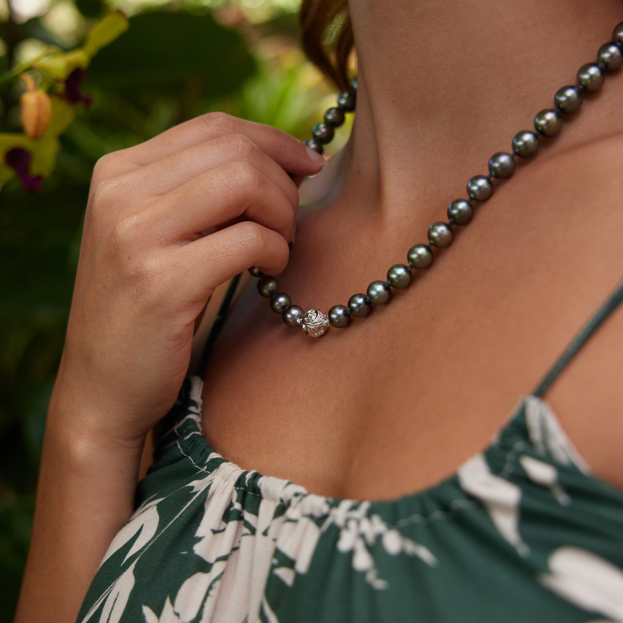 18-20" Tahitian Black Pearl Strand with Magnetic White Gold Clasp - 8-12mm