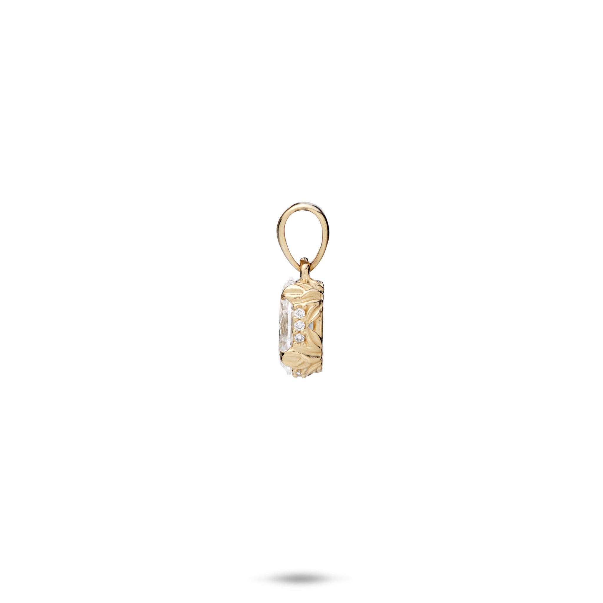 Hidden Hawaiʻi Maile Lab Grown Diamond Pendant in Gold - 8mm