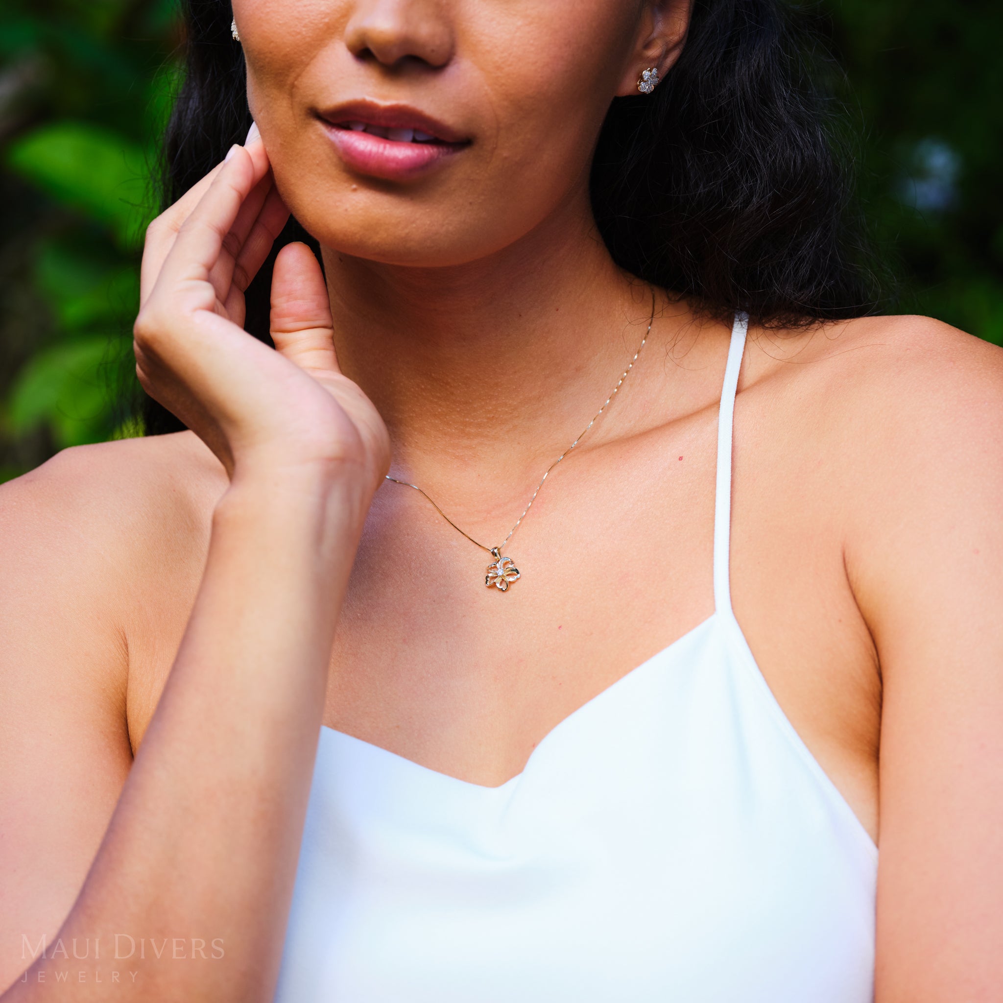 18" Plumeria Pendant Necklace in Gold with Diamond - 14mm