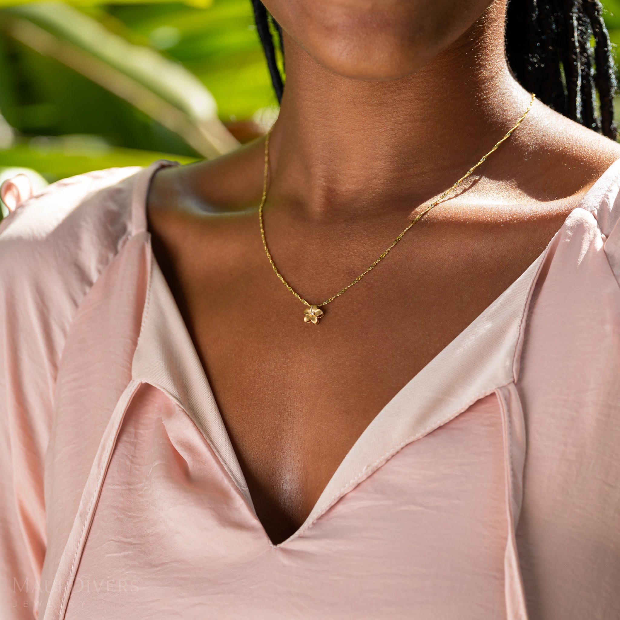 Plumeria Pendant in Gold with Diamond - 9mm