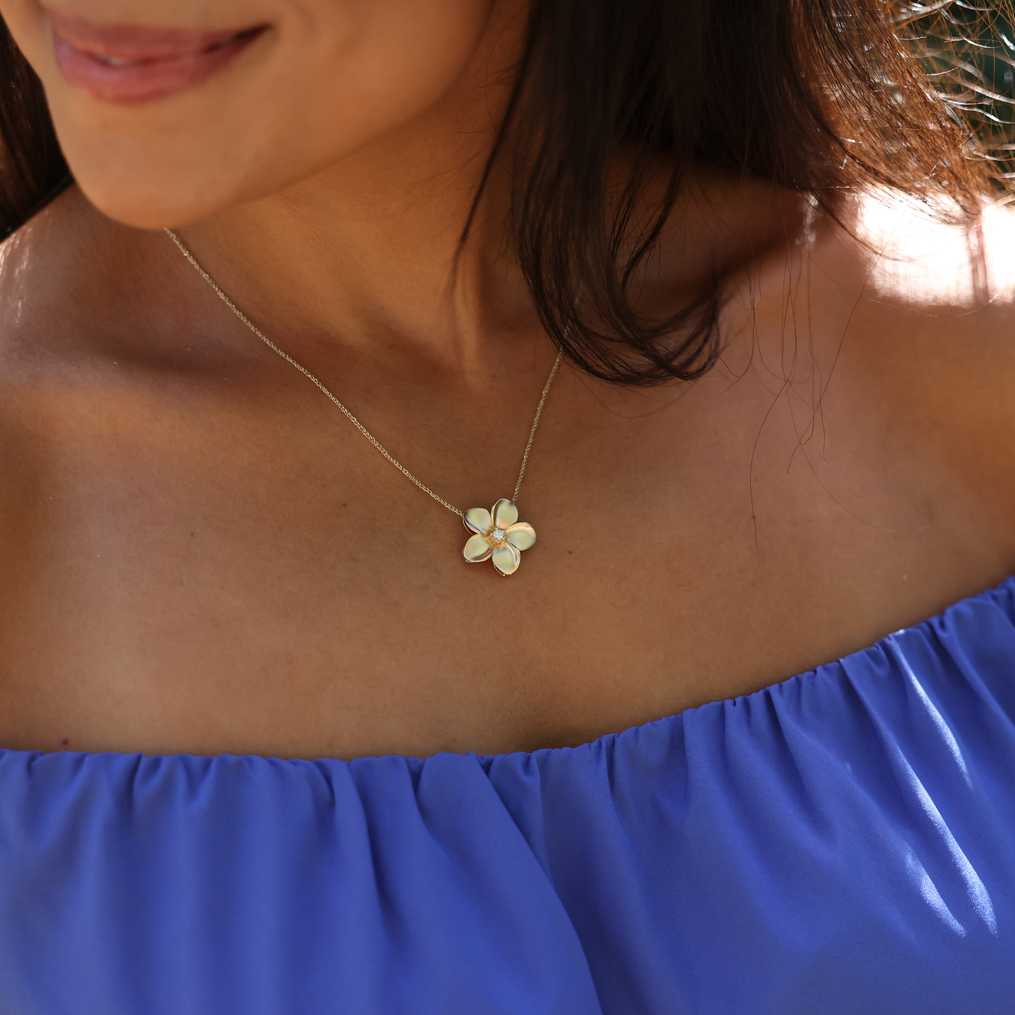 Plumeria Pendant in Gold with Diamond - 20mm