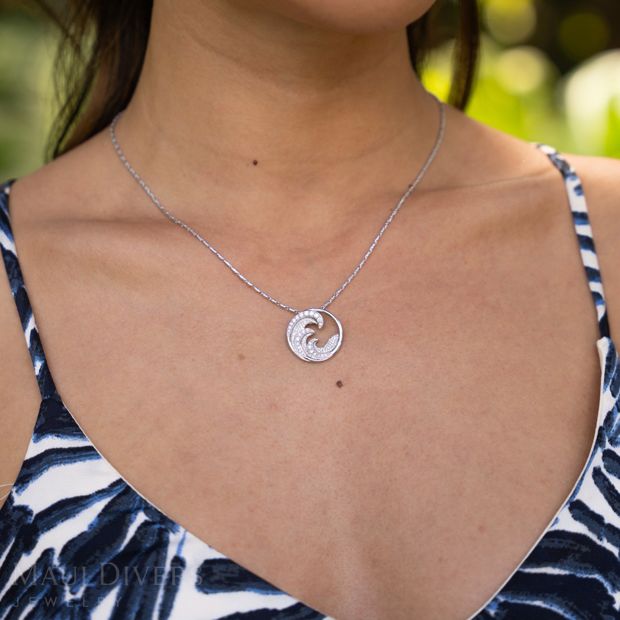 Nalu Pendant in White Gold with Diamonds - 22mm