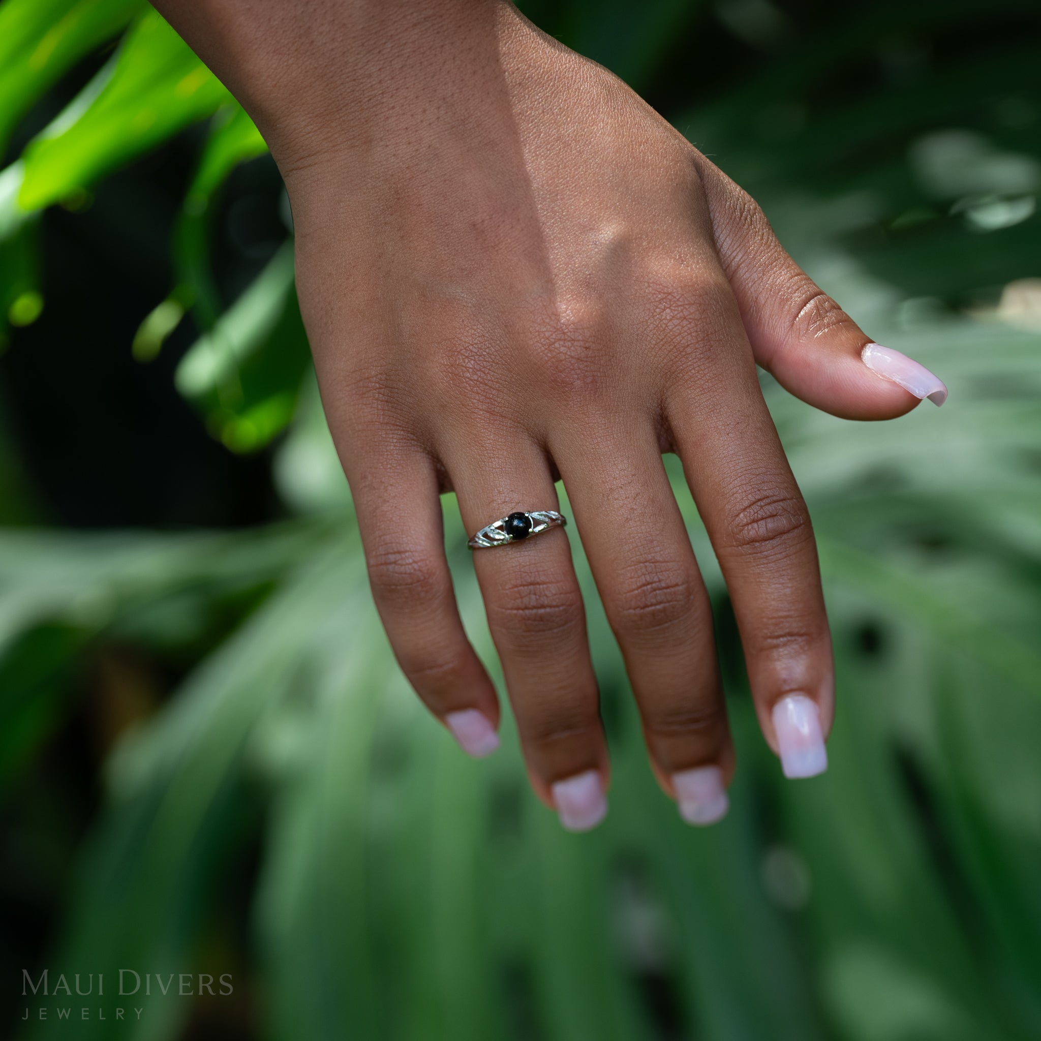 Maile Black Coral Ring in White Gold - 5mm