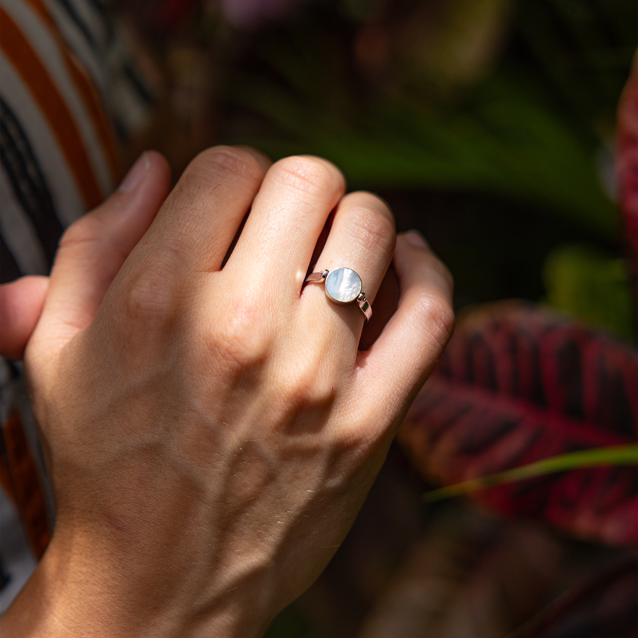 Eclipse Flipside Black Coral & Mother of Pearl Ring in White Gold - 9mm