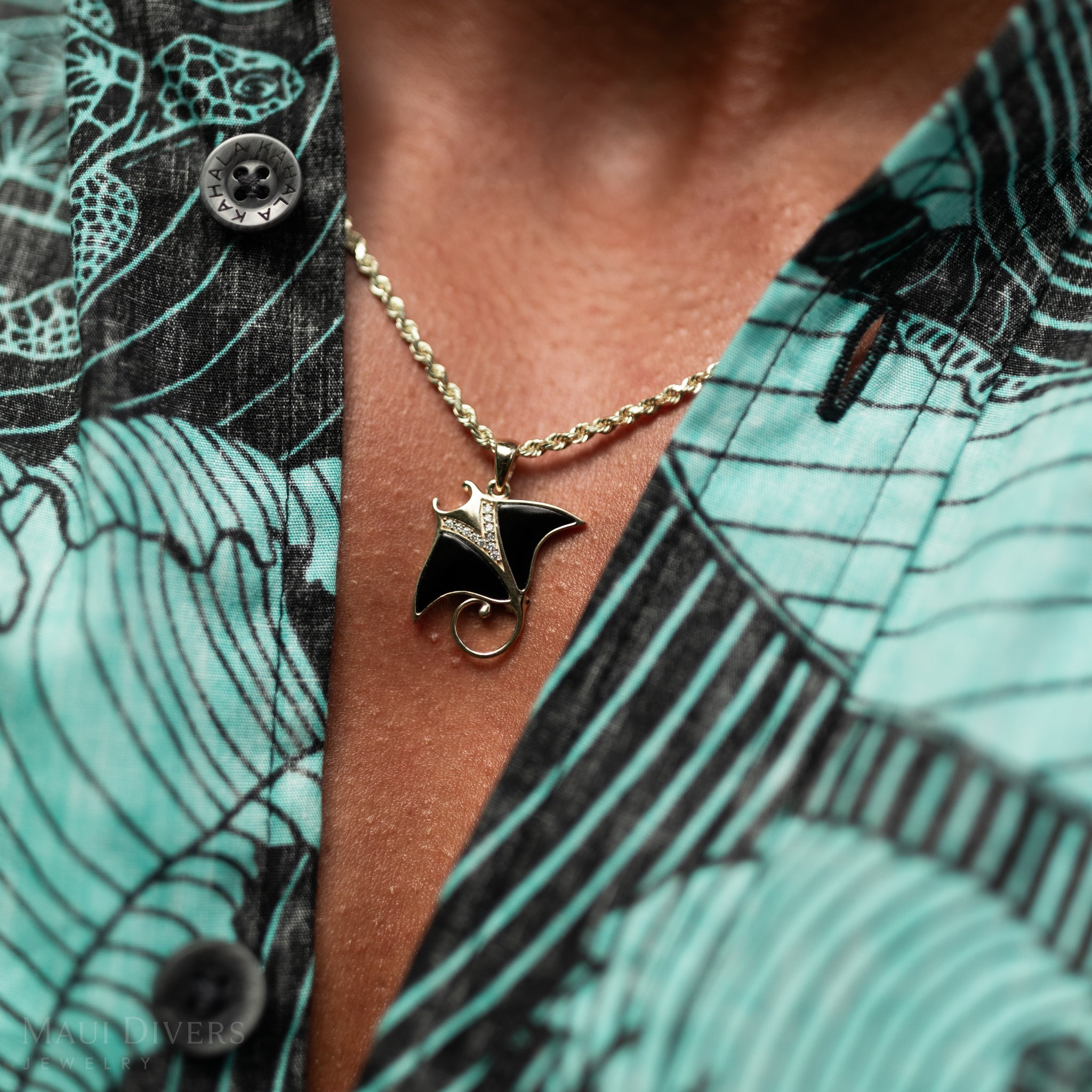 Sealife Manta Ray Black Coral Pendant in Gold with Diamonds - 21mm