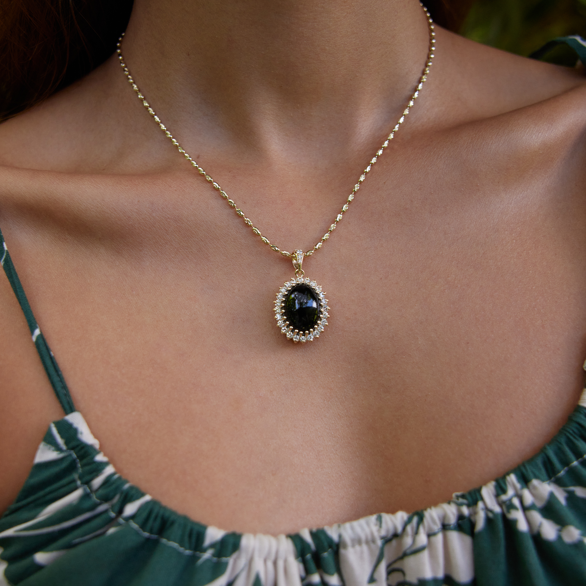 Princess Ka‘iulani Black Coral Pendant in Gold with Diamonds - 16mm