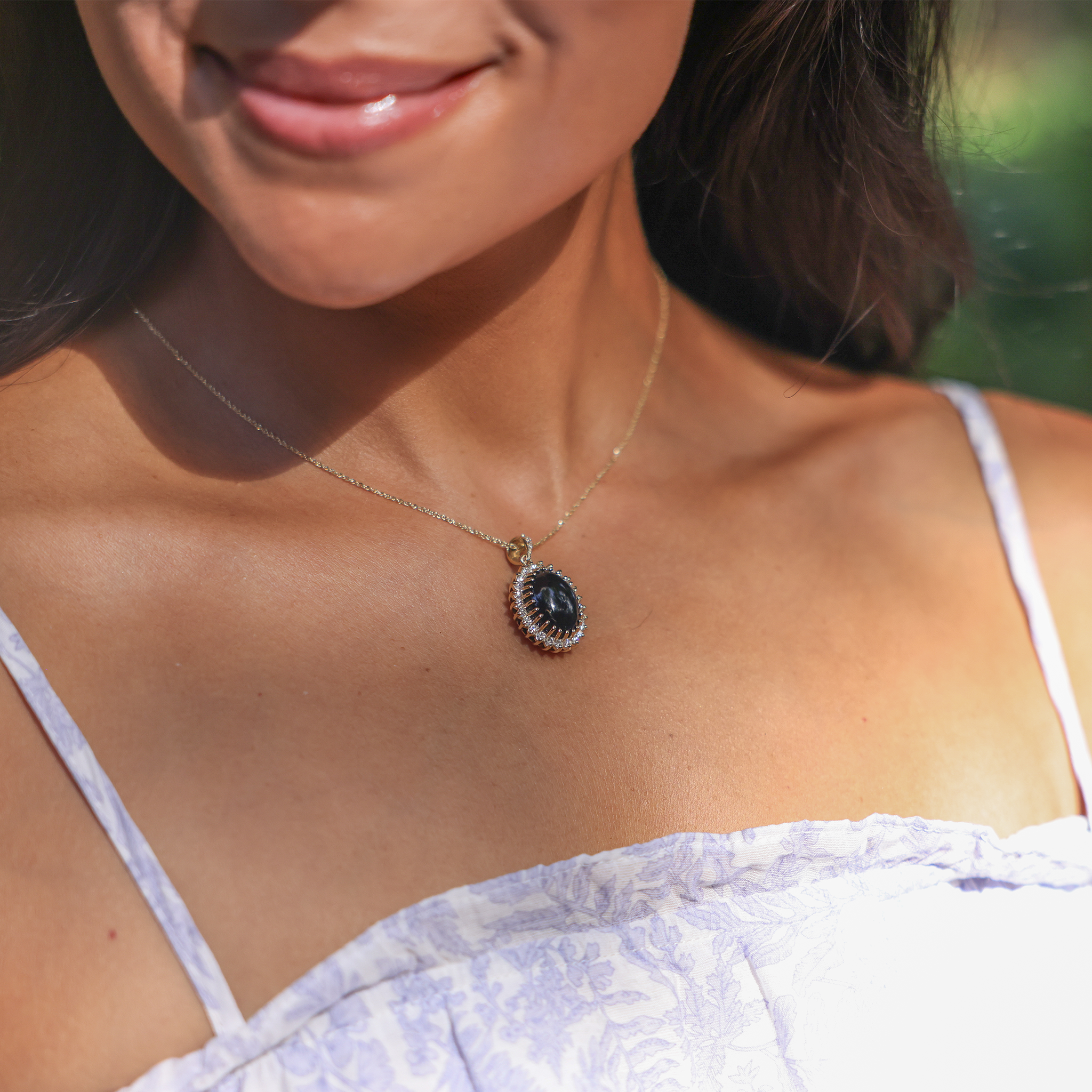 Princess Ka‘iulani Black Coral Pendant in Gold with Diamonds - 16mm