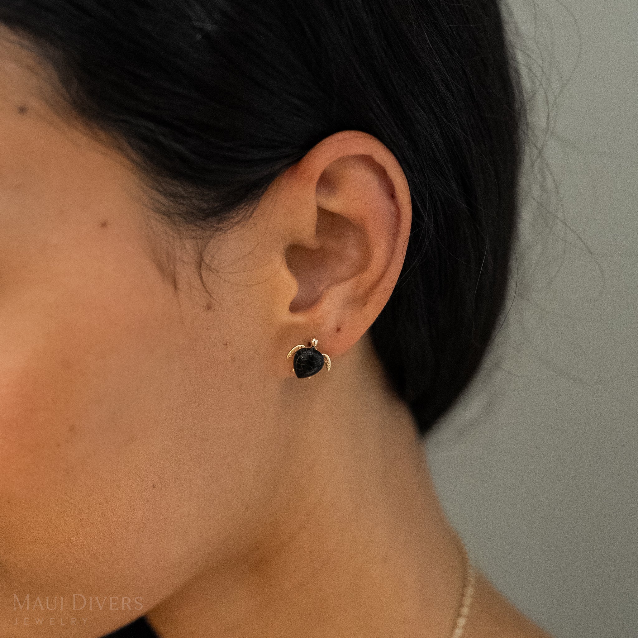 Honu Black Coral Earrings in Gold - 12mm