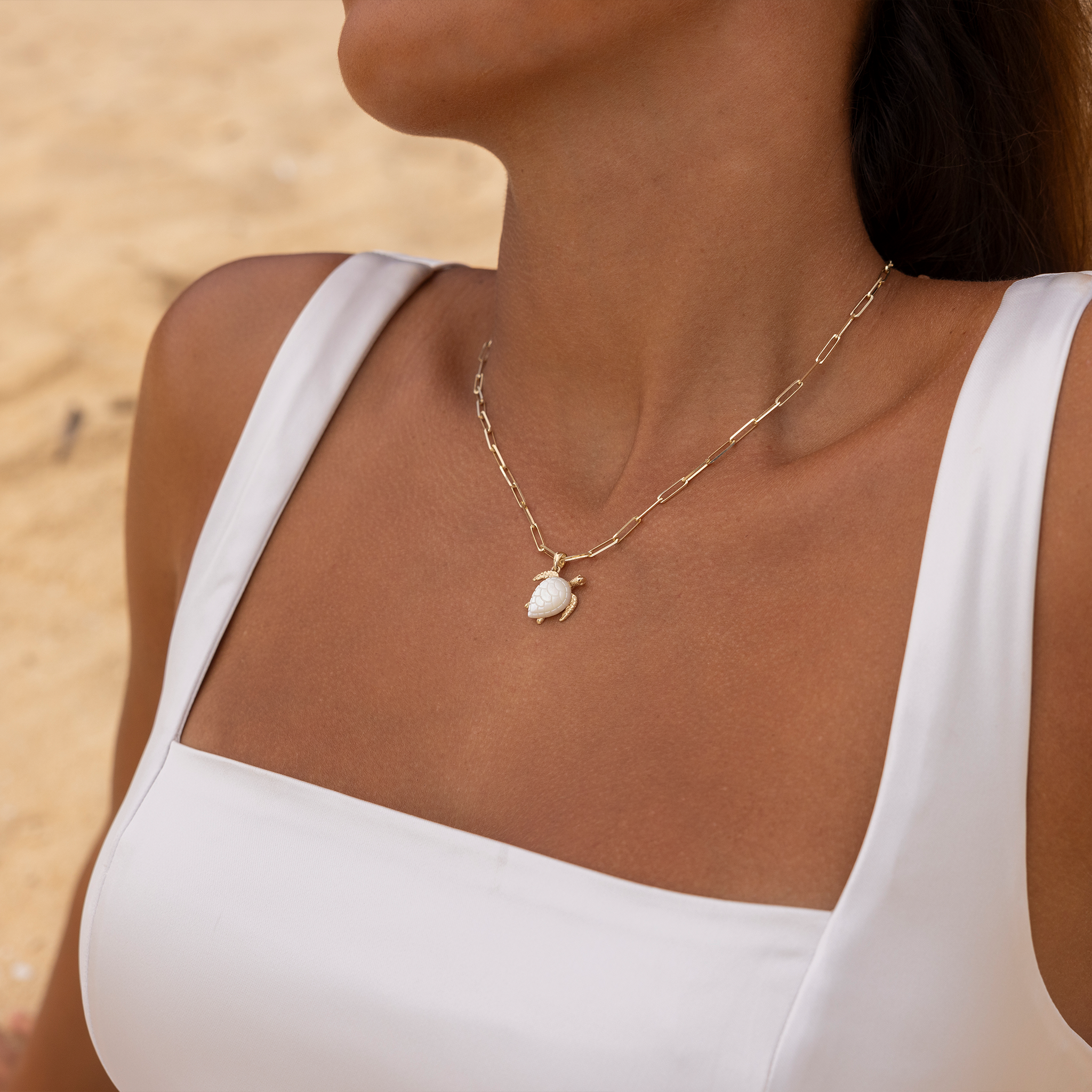 Honu Mother of Pearl Pendant in Gold - 16mm