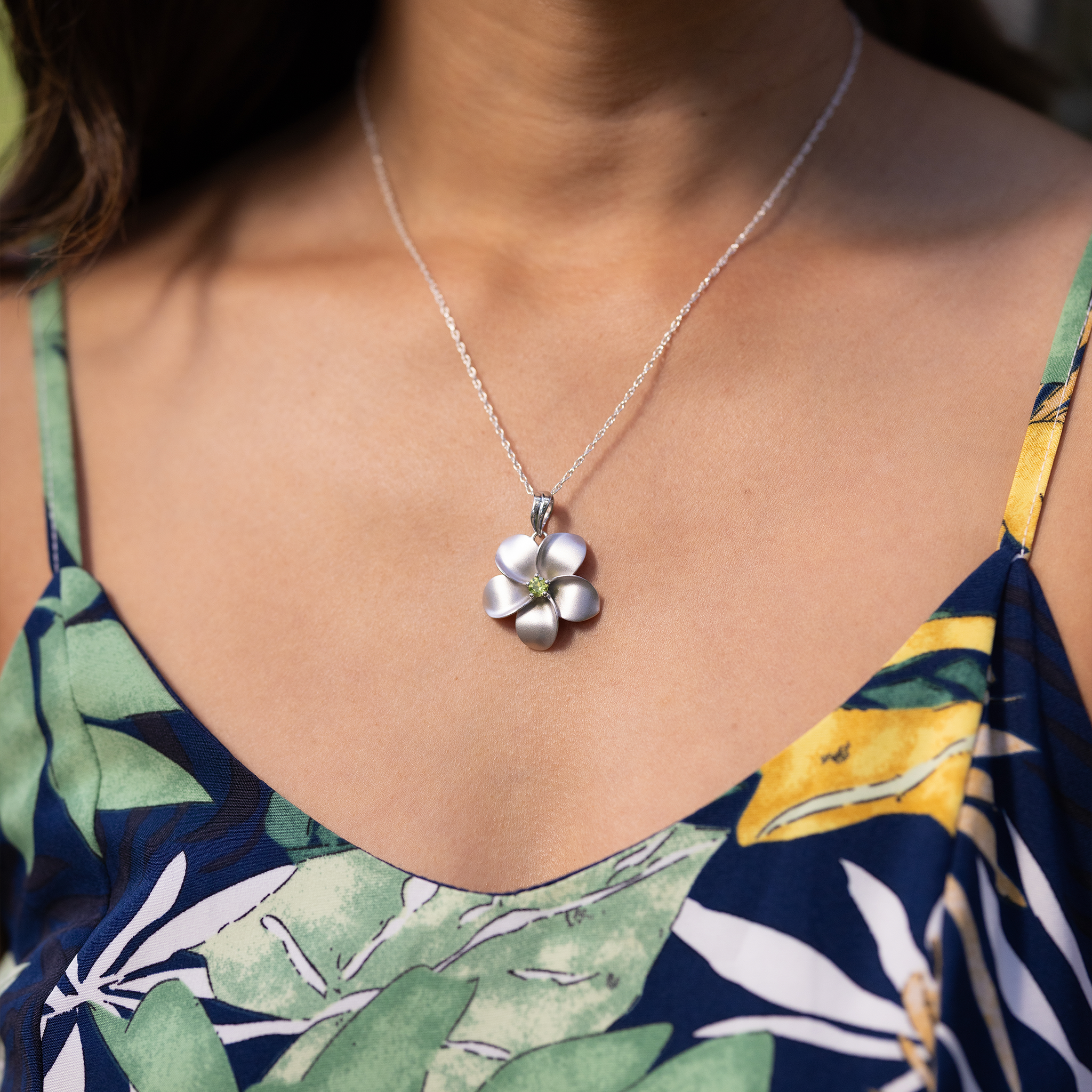 18" Plumeria Peridot Necklace in Sterling Silver - 28mm