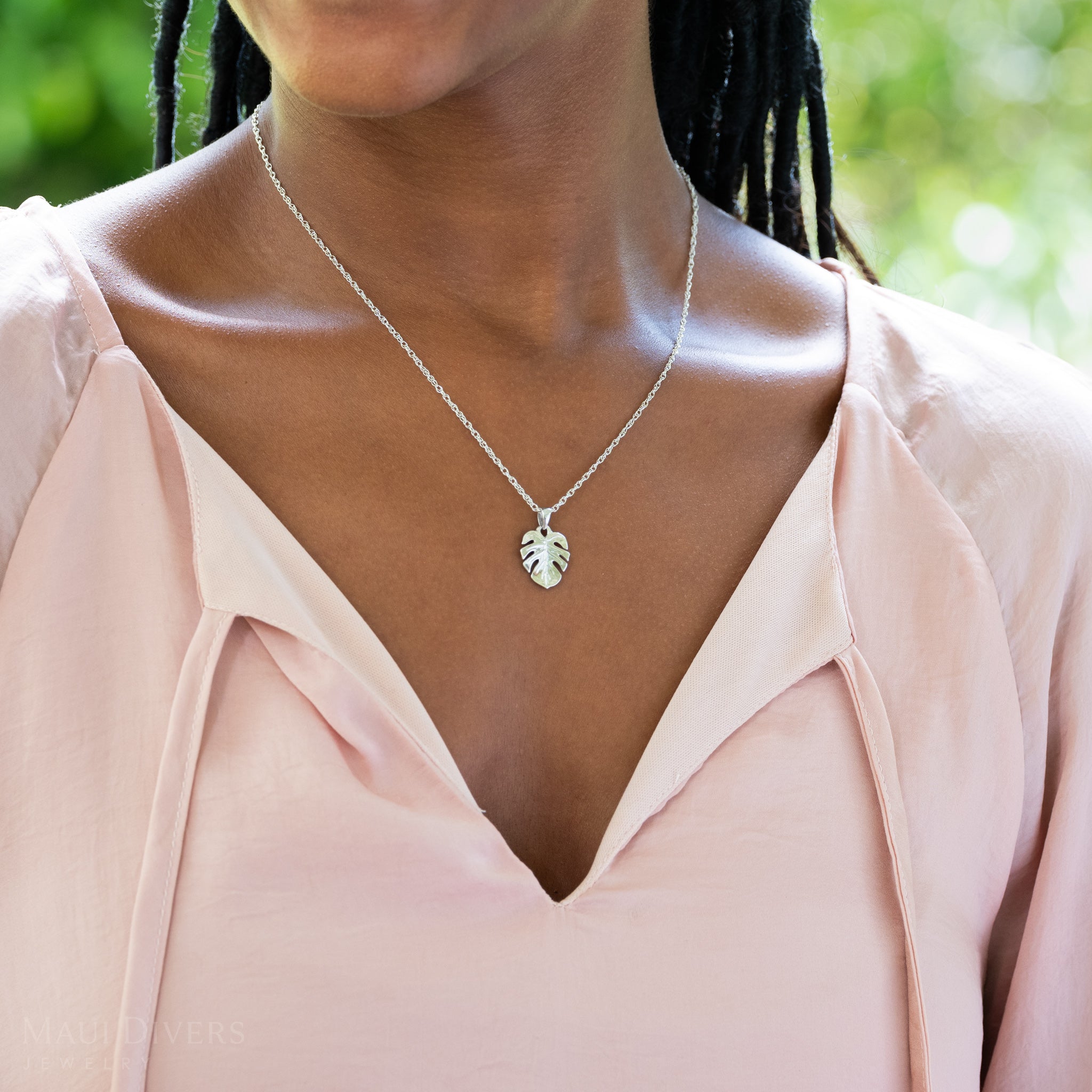Monstera Pendant in Sterling Silver - 18mm