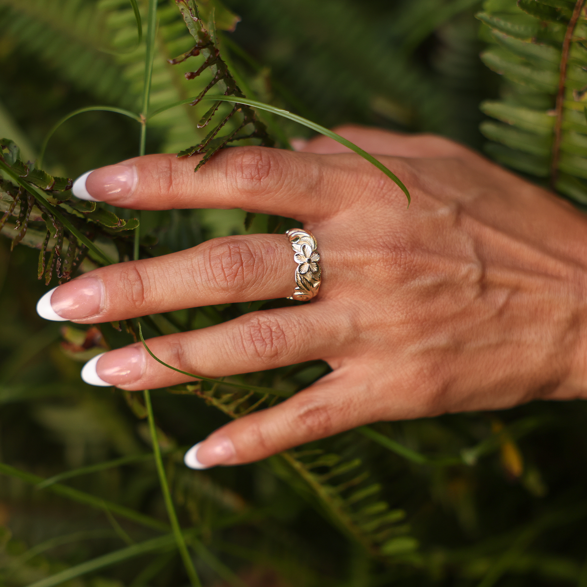 Hawaiian Heirloom Plumeria Ring in Gold - 8mm